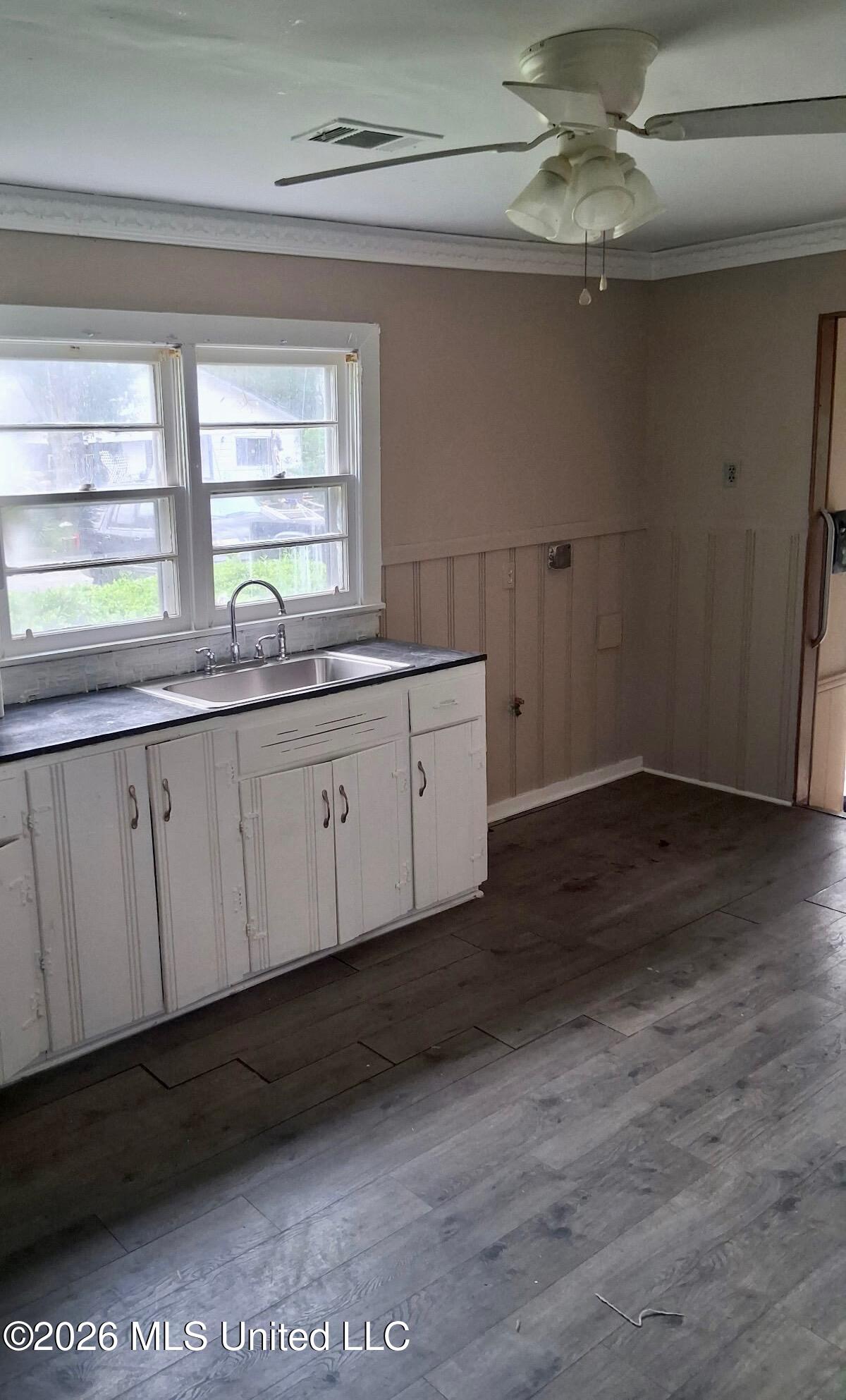 611 W Mccorkle Circle Property Photo 4