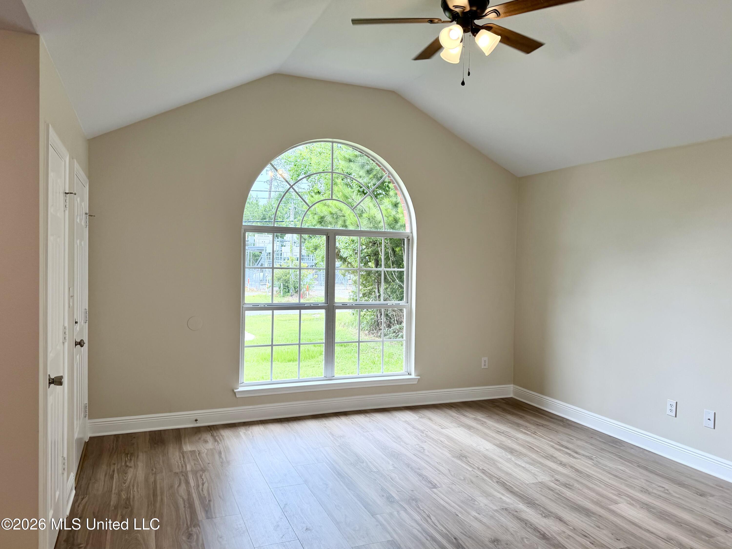 2516 S Beachview Drive Property Photo 8