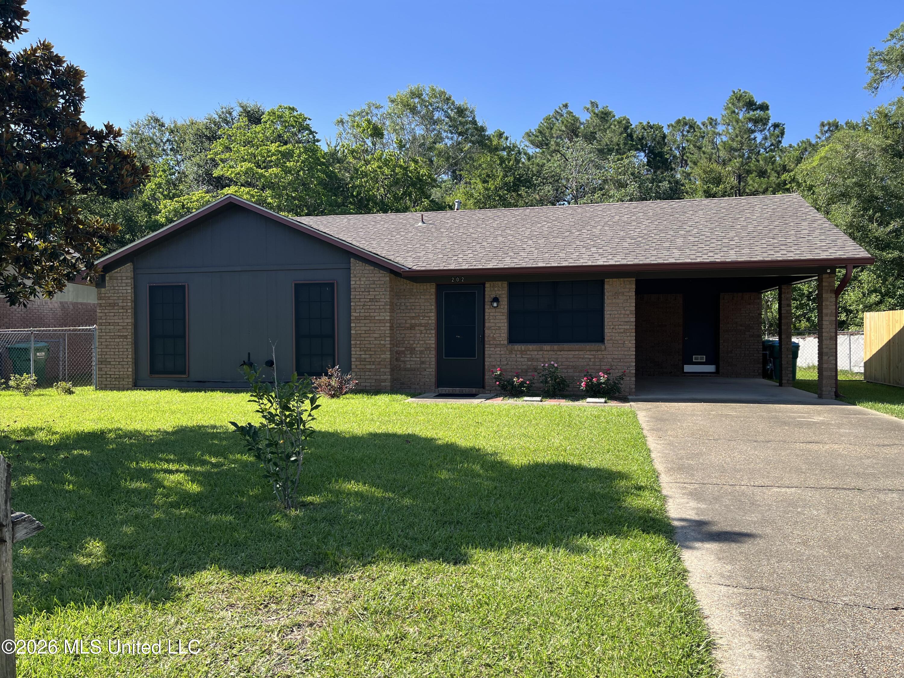 202 Mary Drive Property Photo 1
