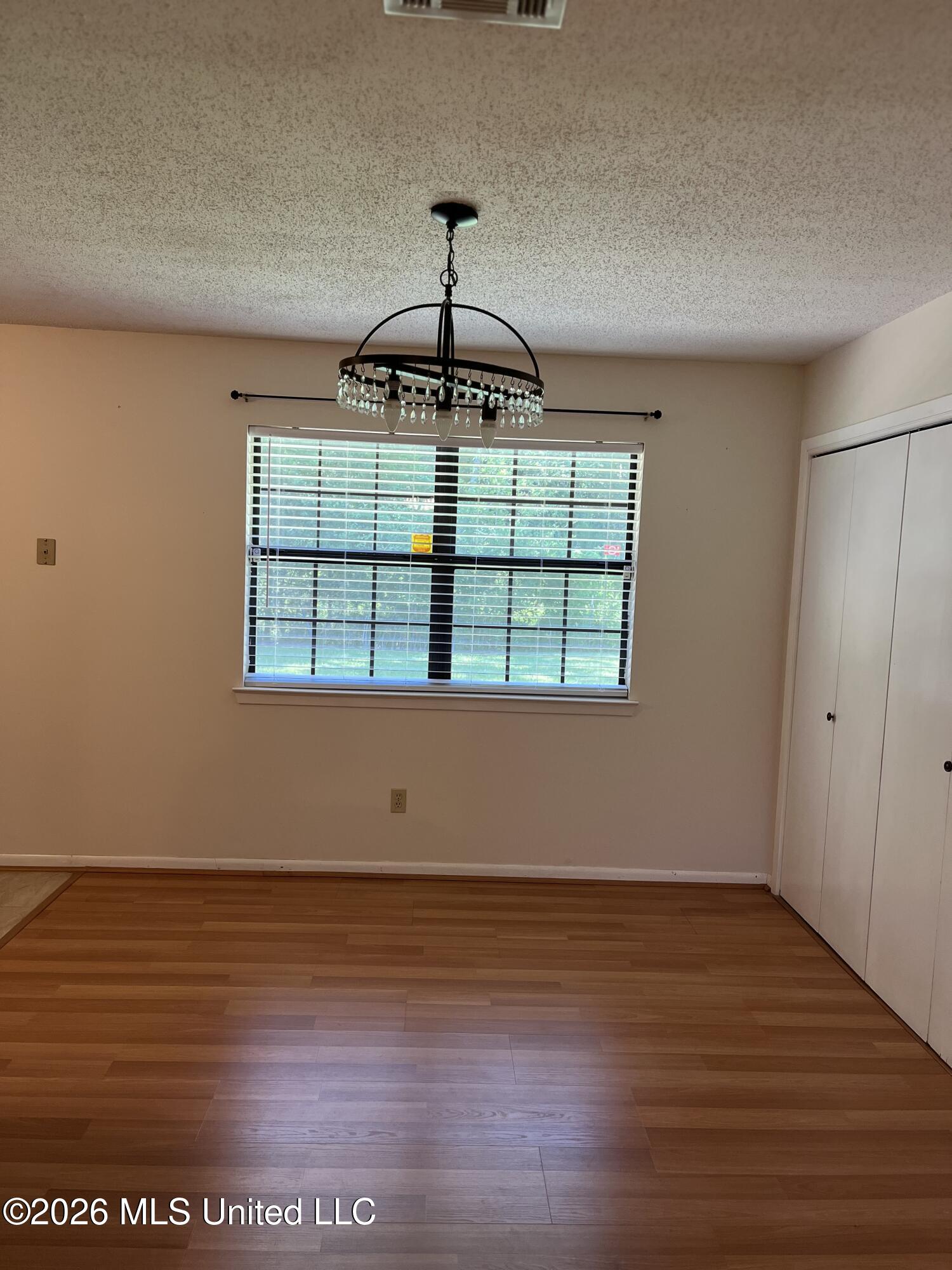 202 Mary Drive Property Photo 3