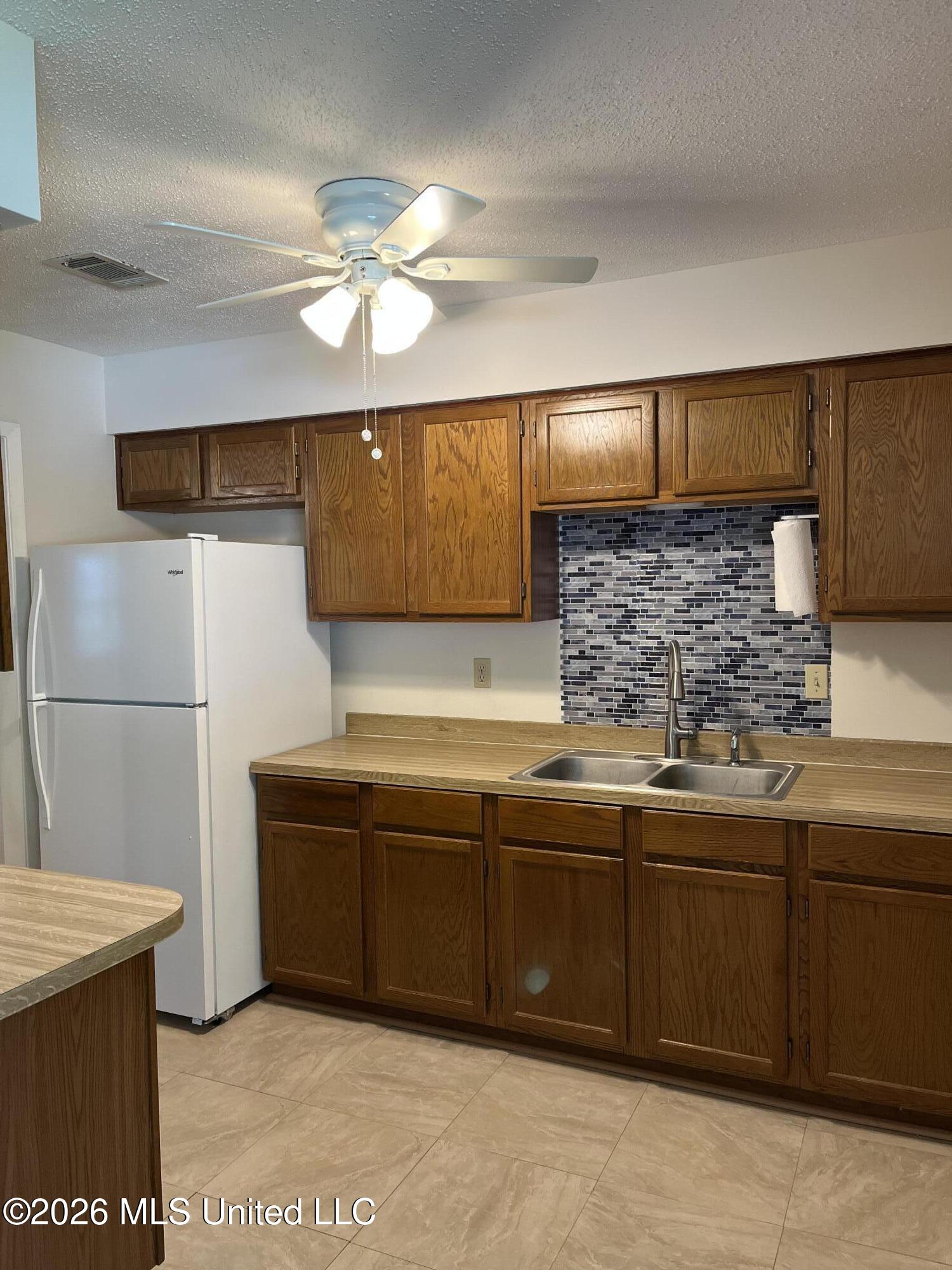 202 Mary Drive Property Photo 4