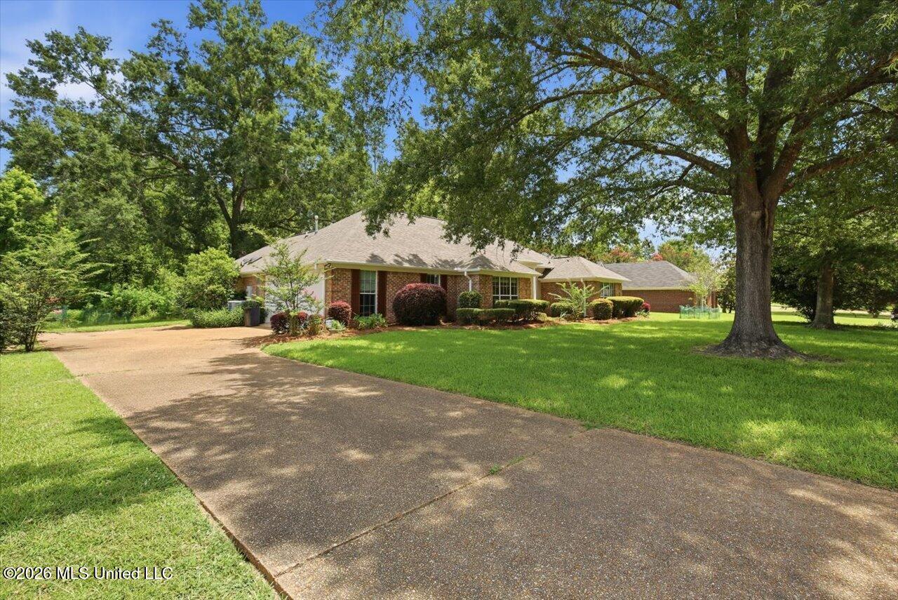 212 Cambridge Drive Property Photo 1