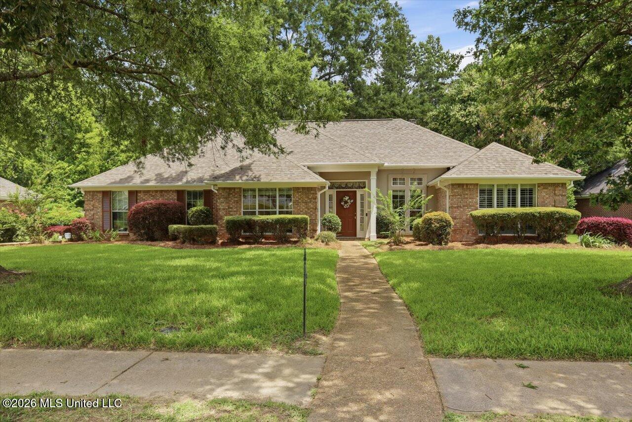 212 Cambridge Drive Property Photo 1