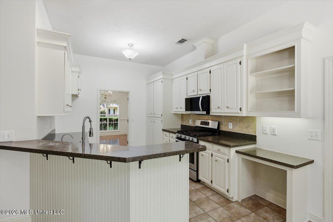 212 Cambridge Drive Property Photo 8