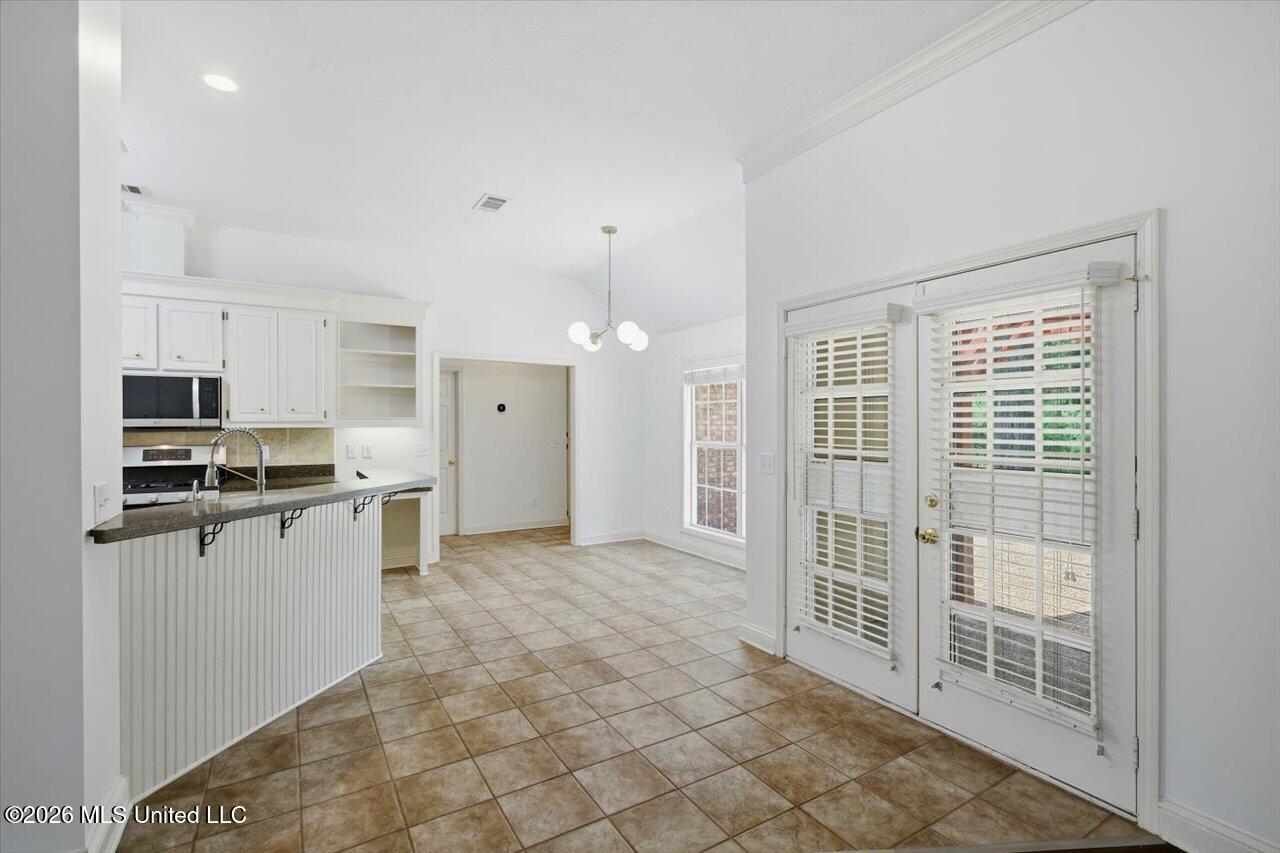 212 Cambridge Drive Property Photo 9
