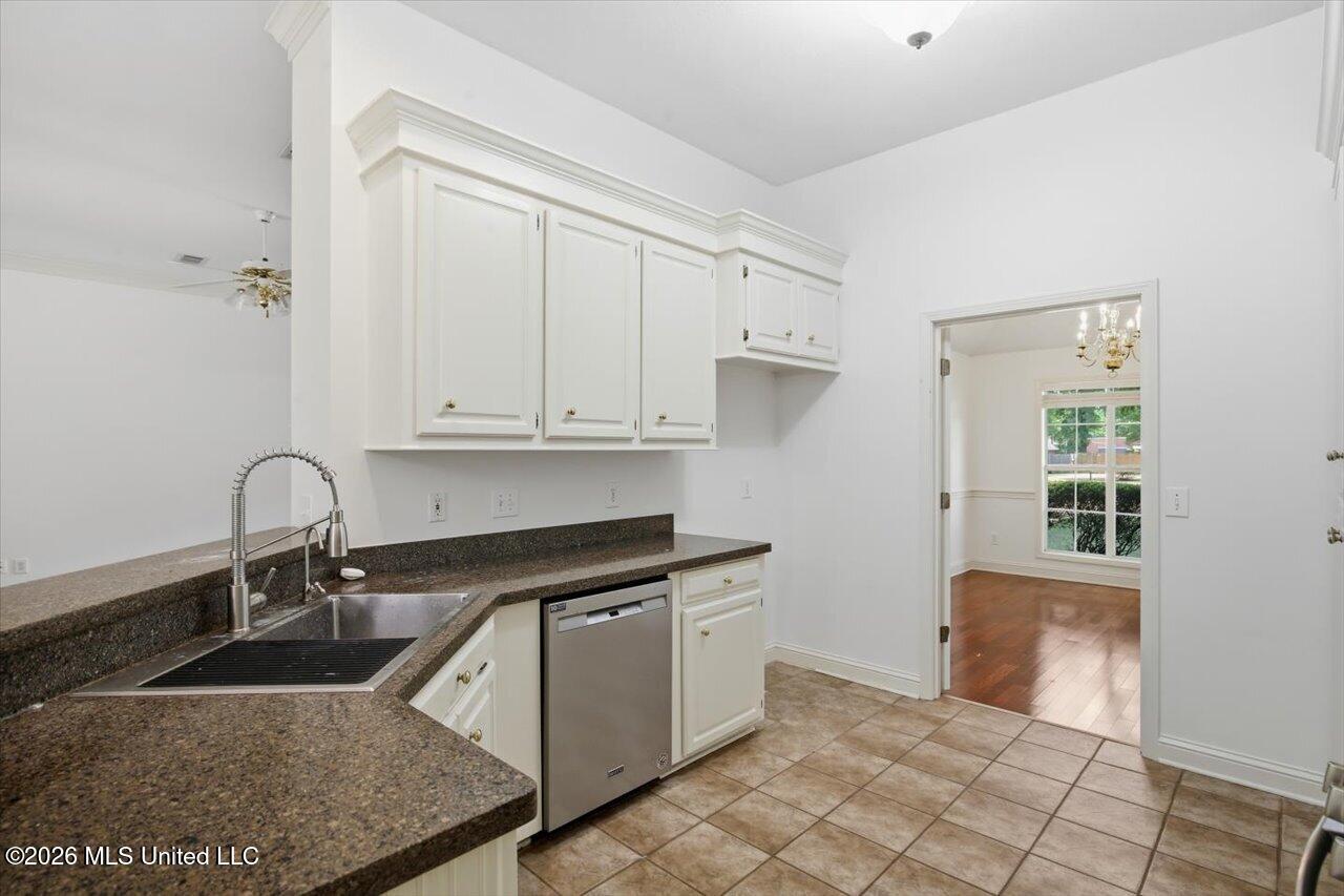 212 Cambridge Drive Property Photo 10