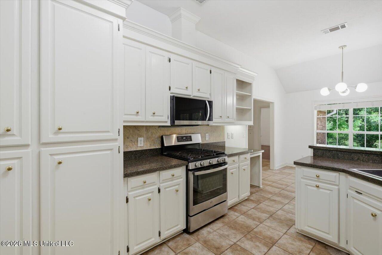 212 Cambridge Drive Property Photo 11