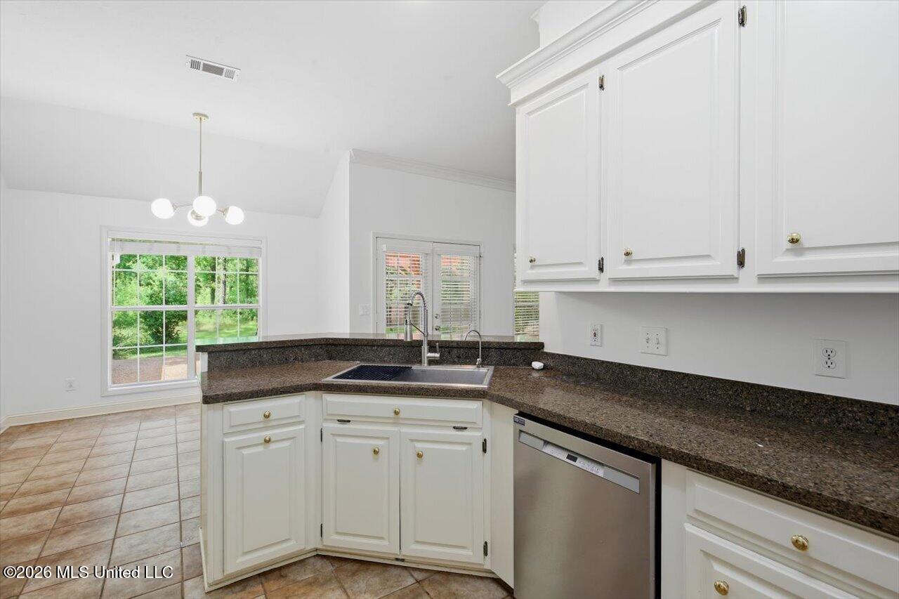 212 Cambridge Drive Property Photo 12