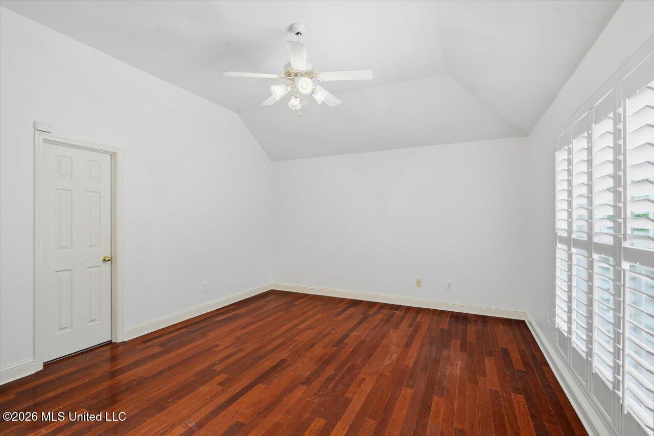 212 Cambridge Drive Property Photo 16