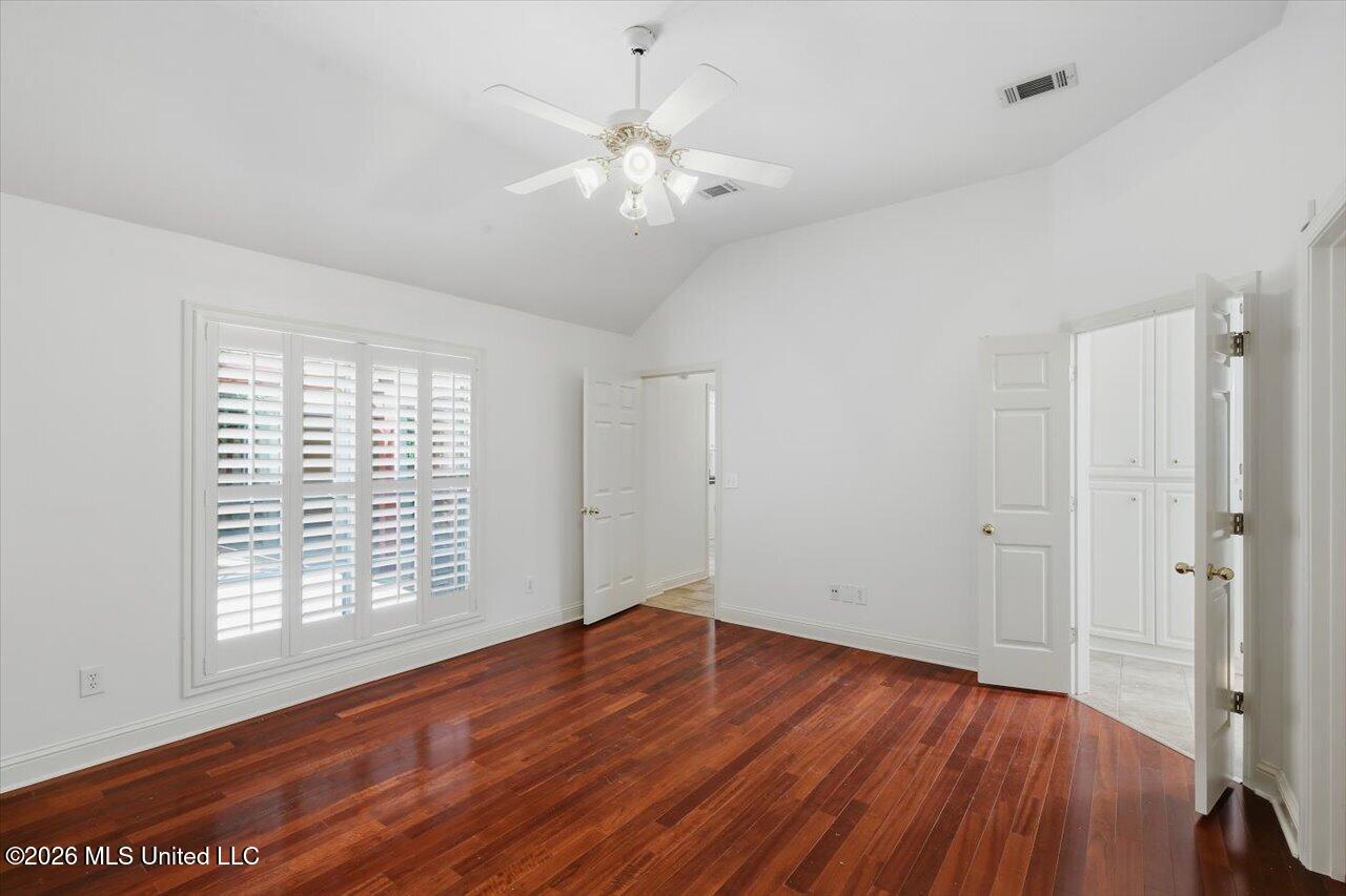 212 Cambridge Drive Property Photo 17