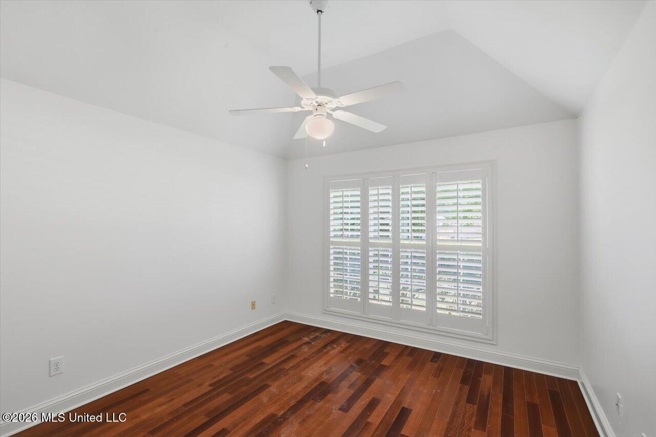 212 Cambridge Drive Property Photo 25