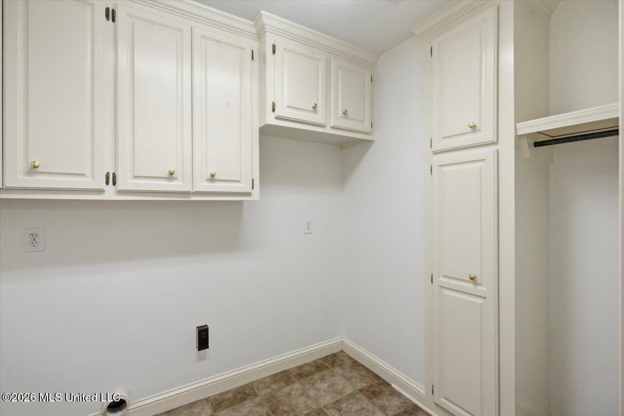 212 Cambridge Drive Property Photo 26