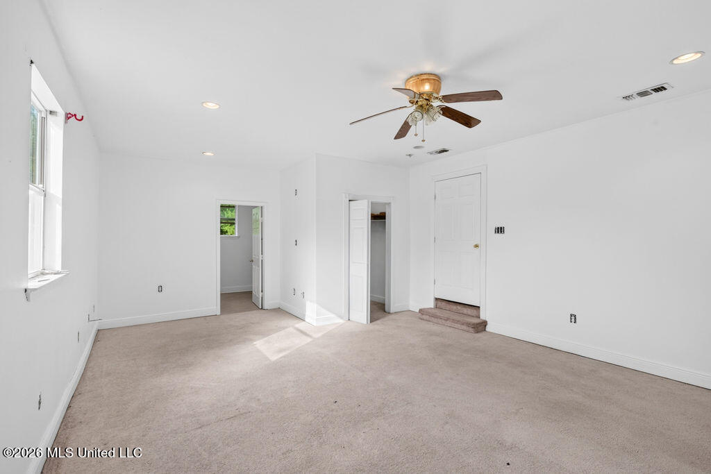 542 Saint John Street Property Photo 7