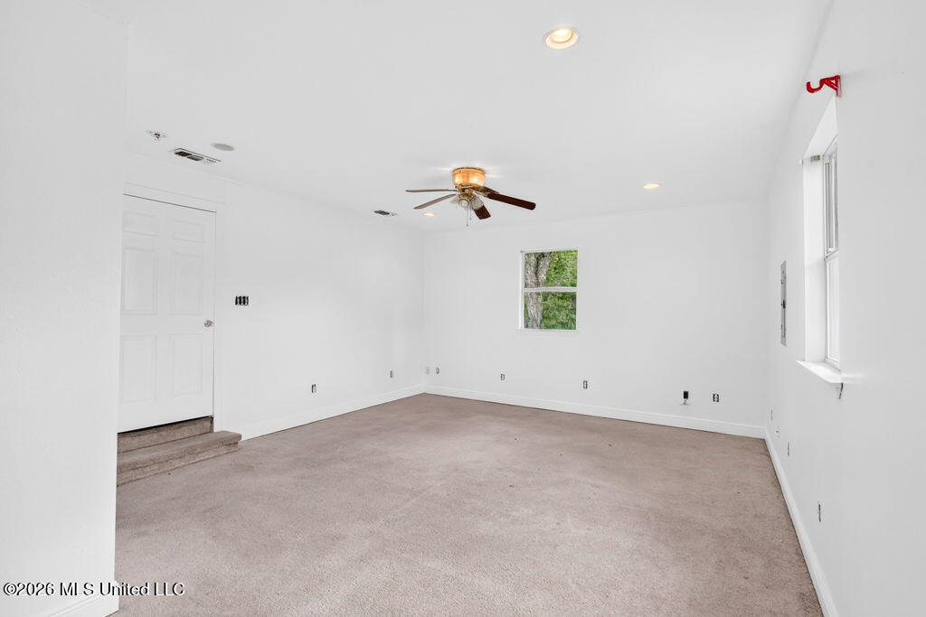 542 Saint John Street Property Photo 8