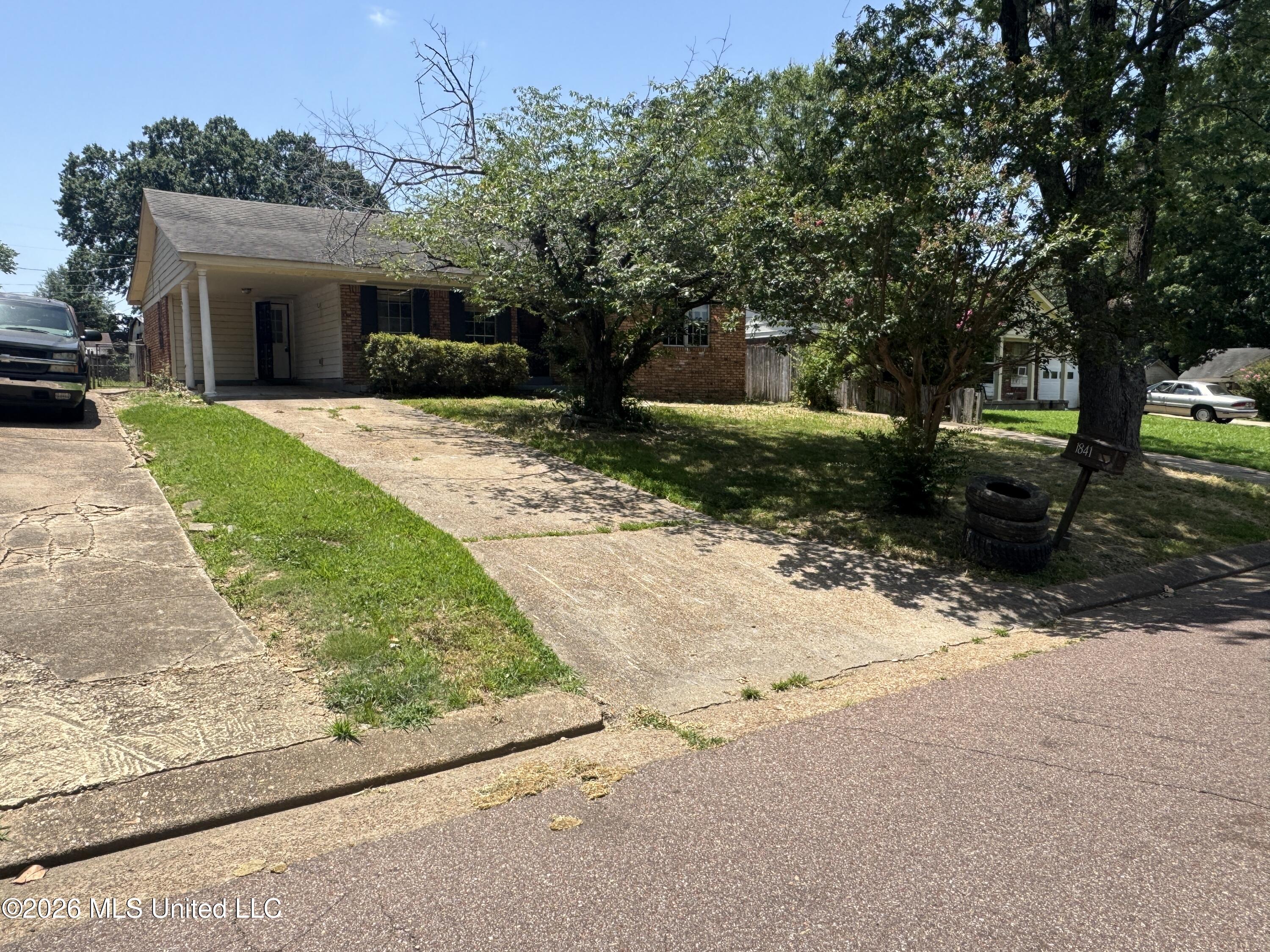 1841 Brookhaven Drive Property Photo 3
