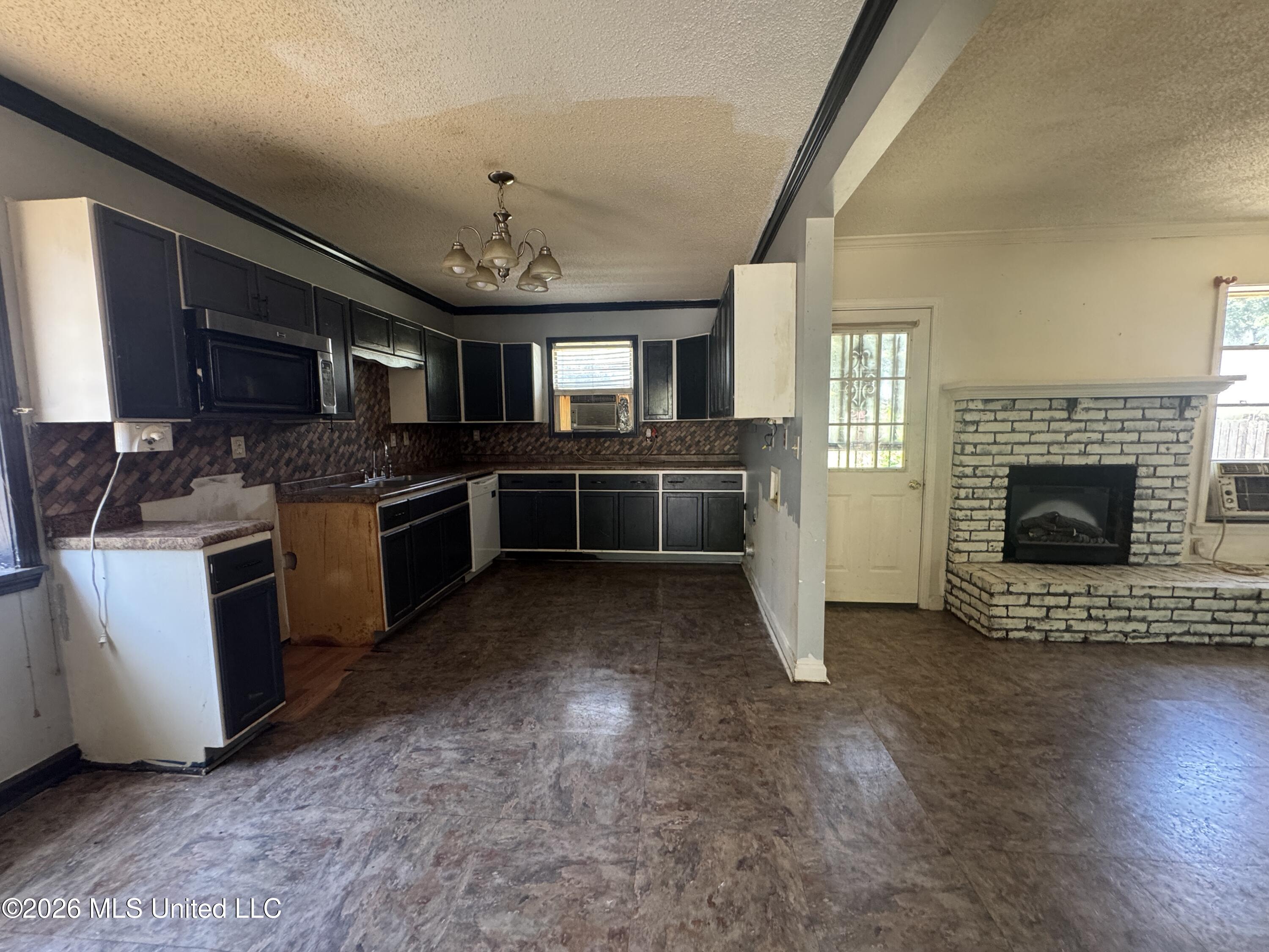 1841 Brookhaven Drive Property Photo 9