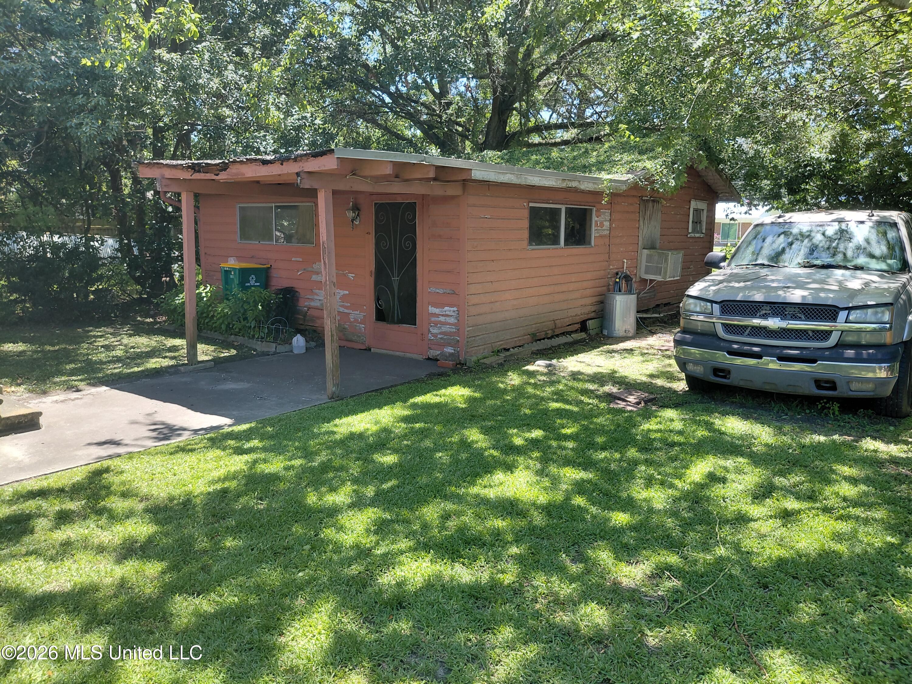 255 Hopkins Boulevard Property Photo 18