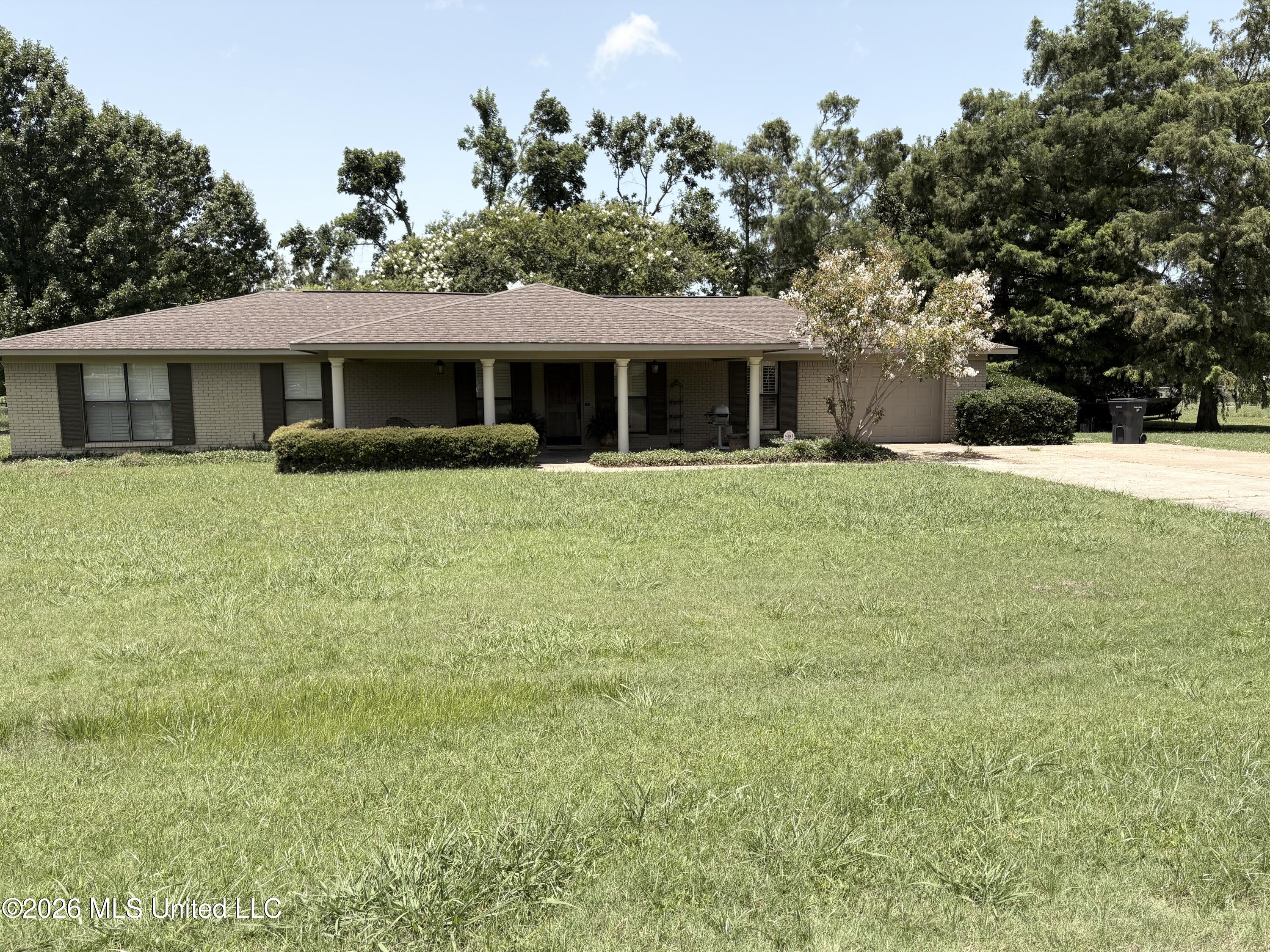 403 Isobel Street Property Photo 3
