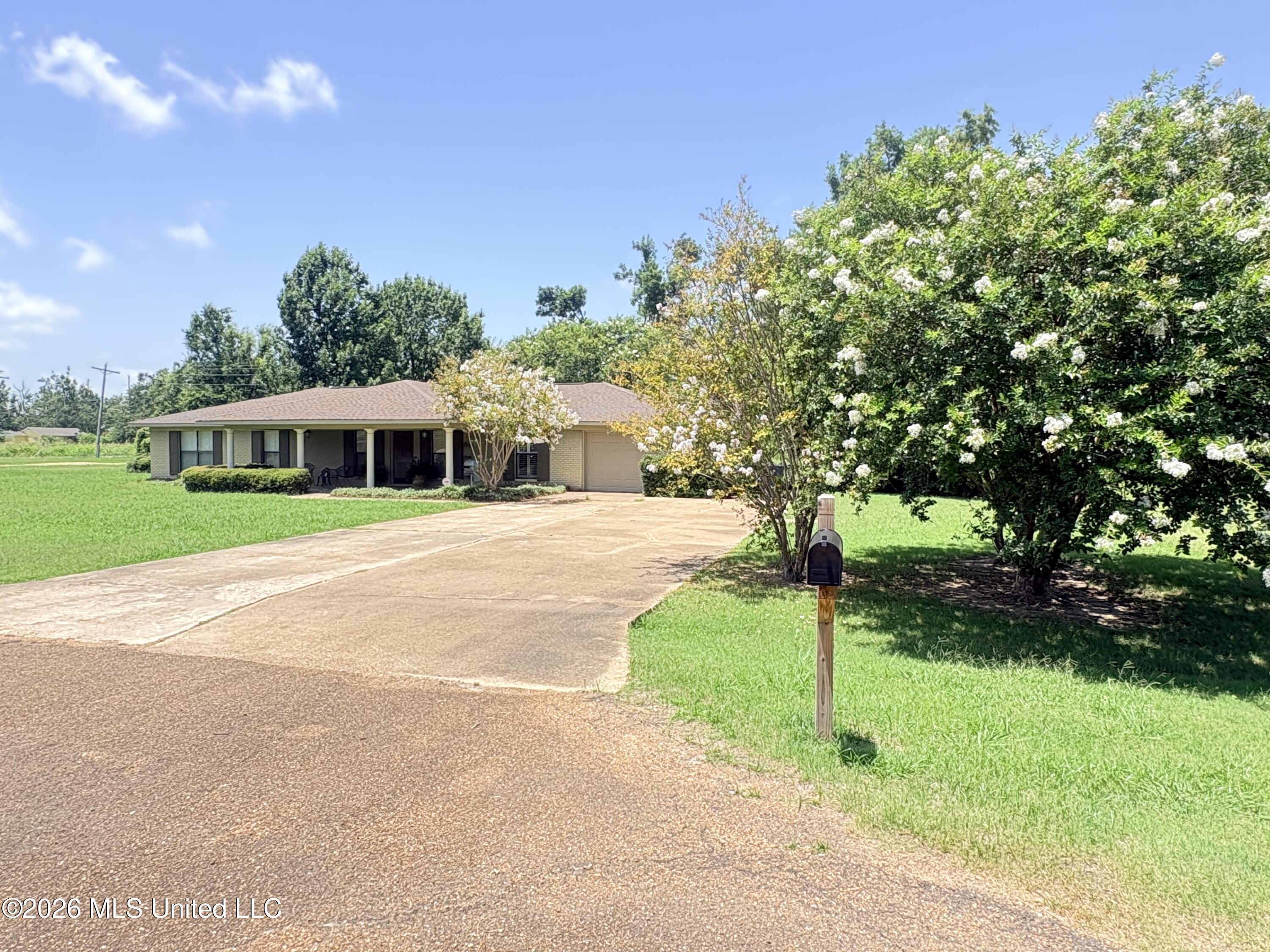 403 Isobel Street Property Photo 4