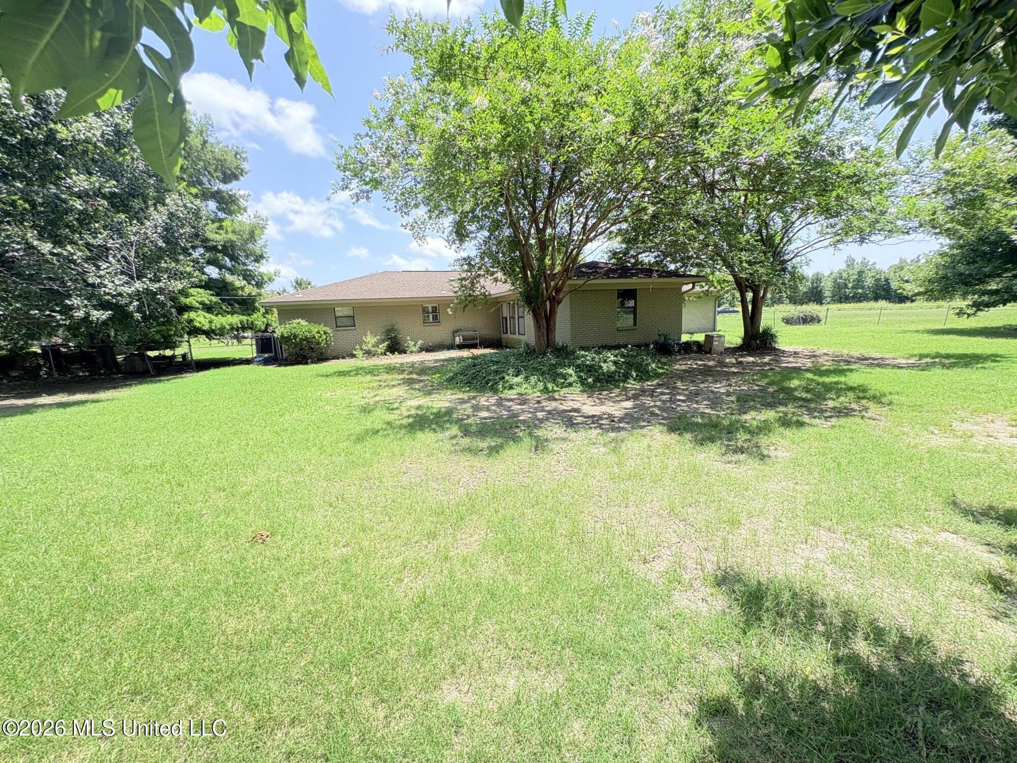 403 Isobel Street Property Photo 6