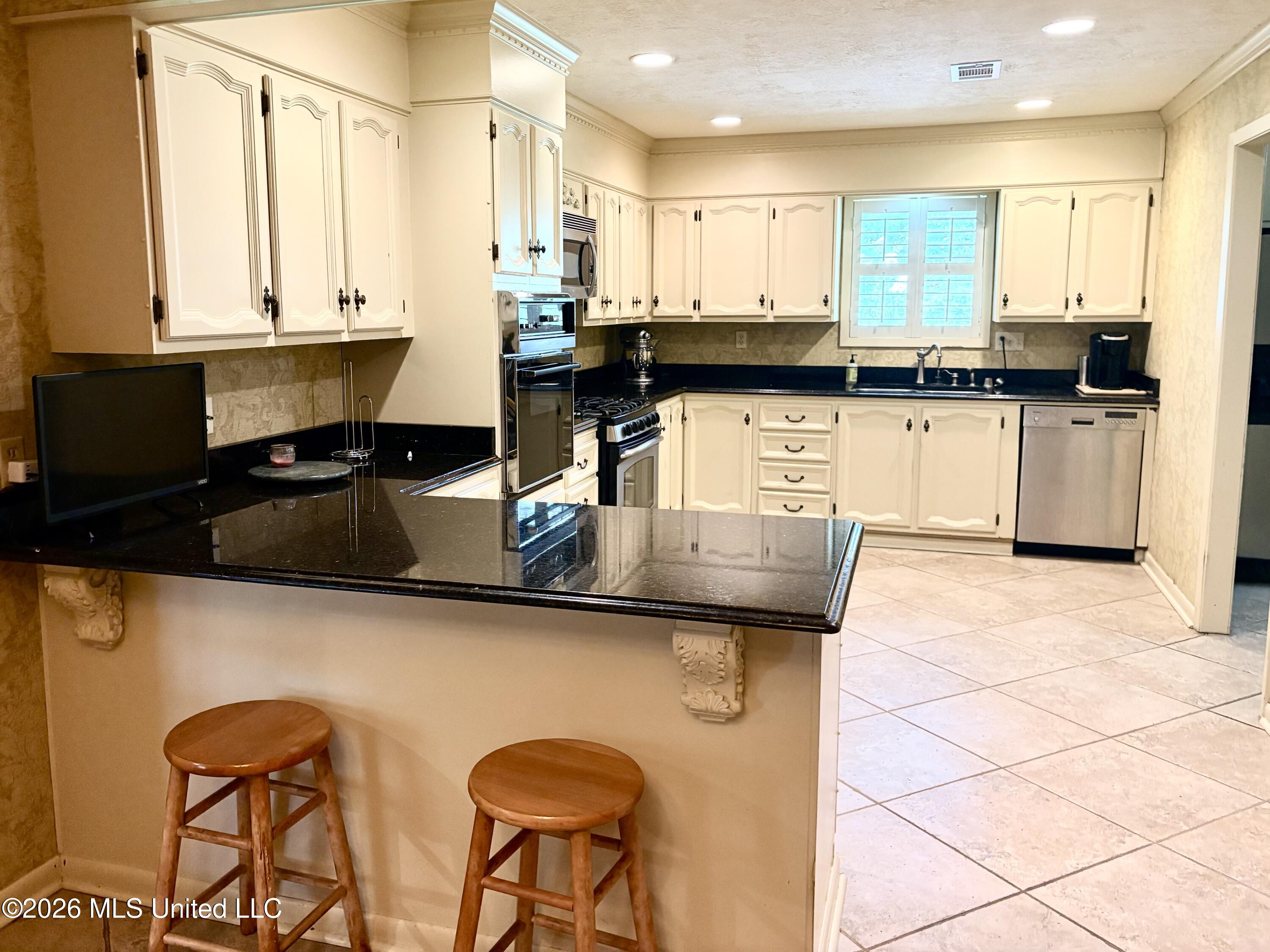 403 Isobel Street Property Photo 13