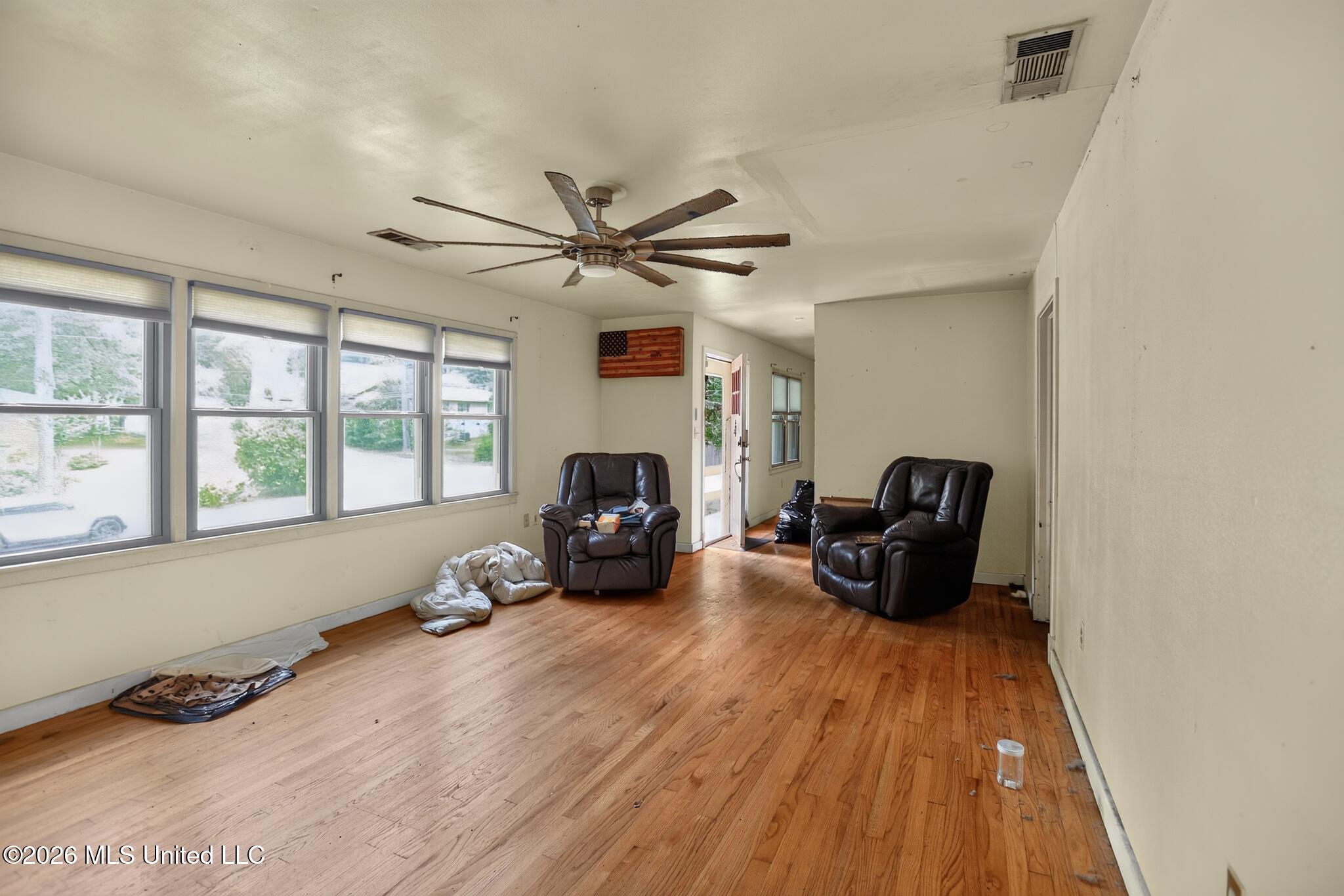 2862 14th Place Property Photo 2