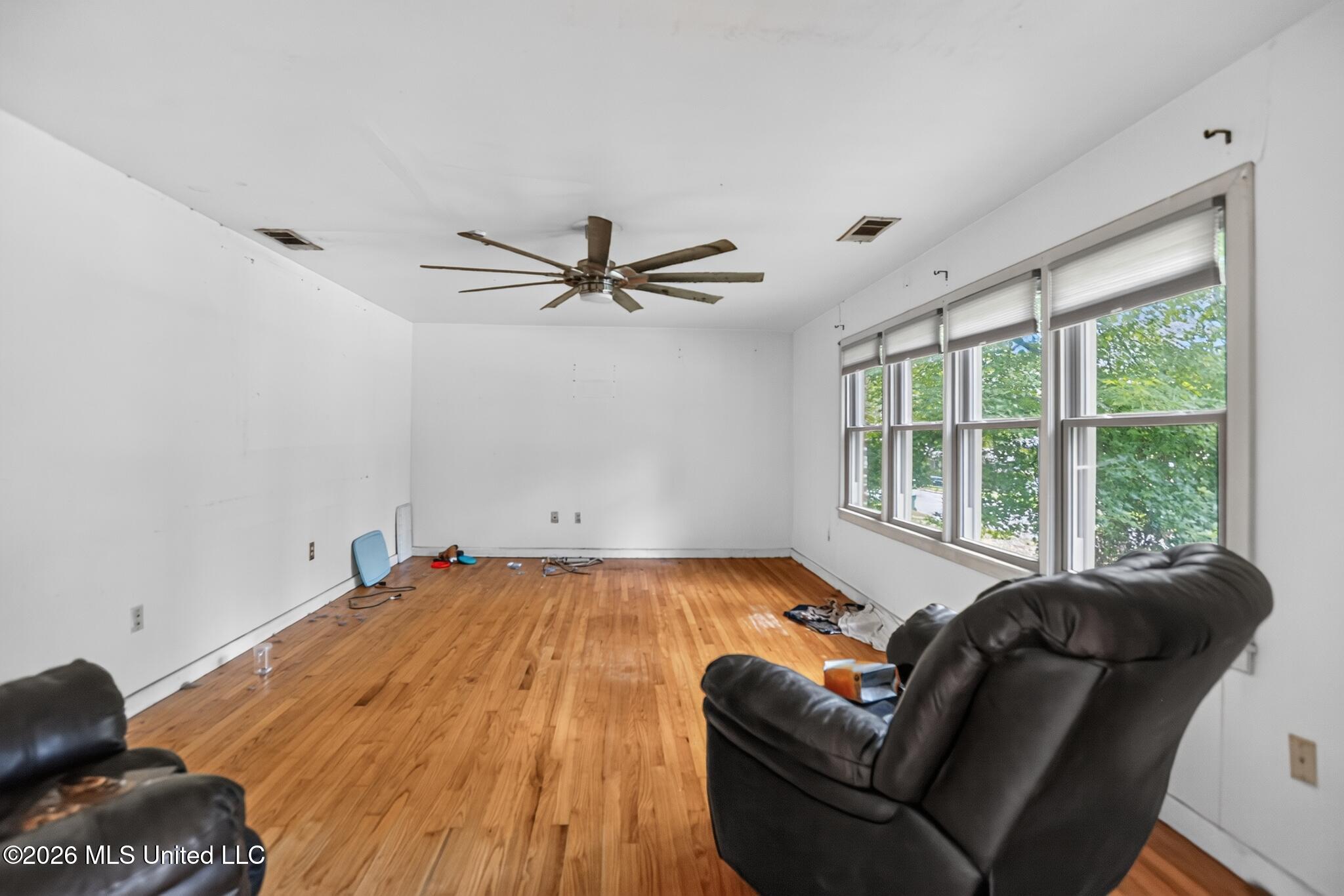 2862 14th Place Property Photo 3