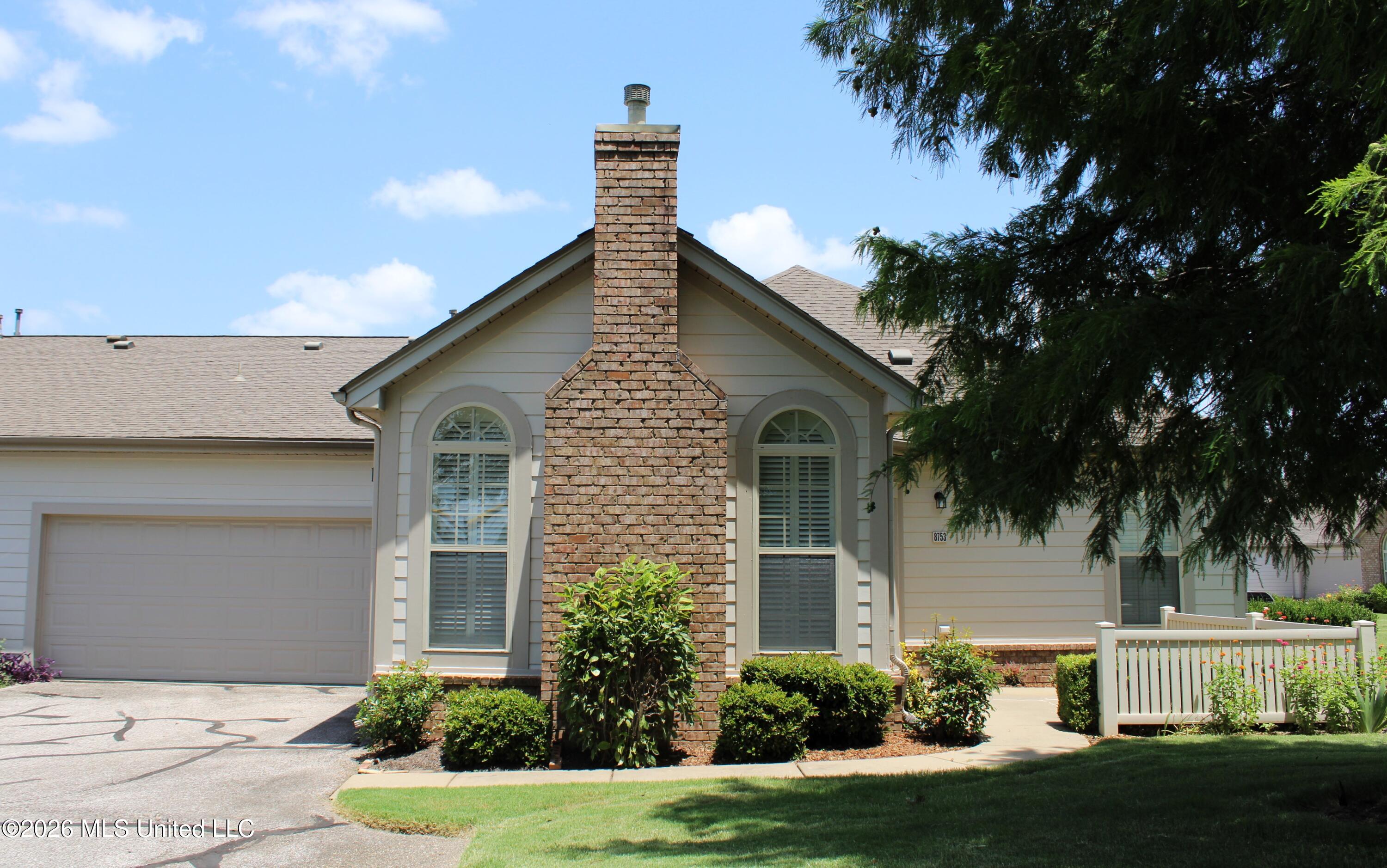 8753 Parkview Oaks Circle Property Photo 2