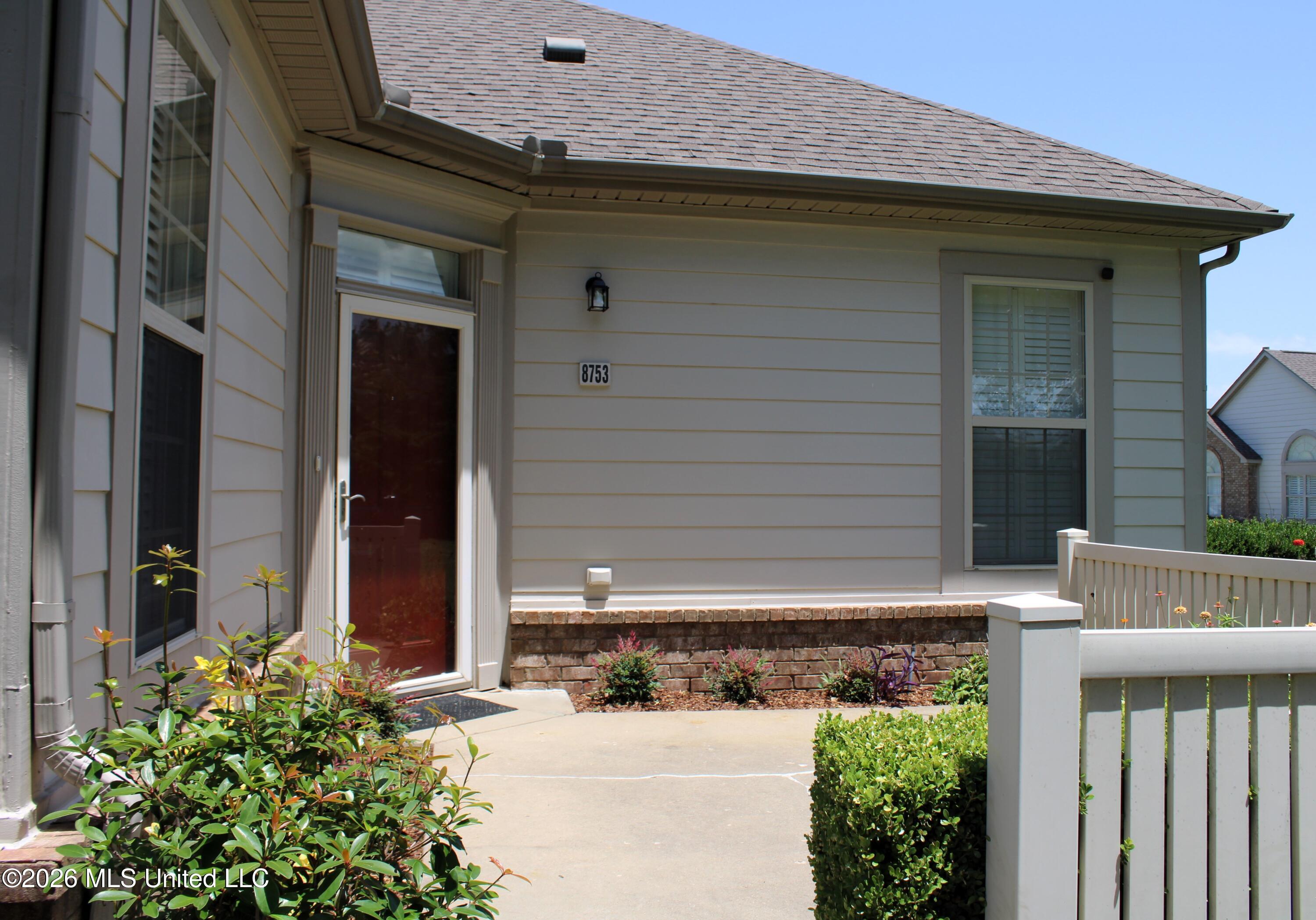 8753 Parkview Oaks Circle Property Photo 4