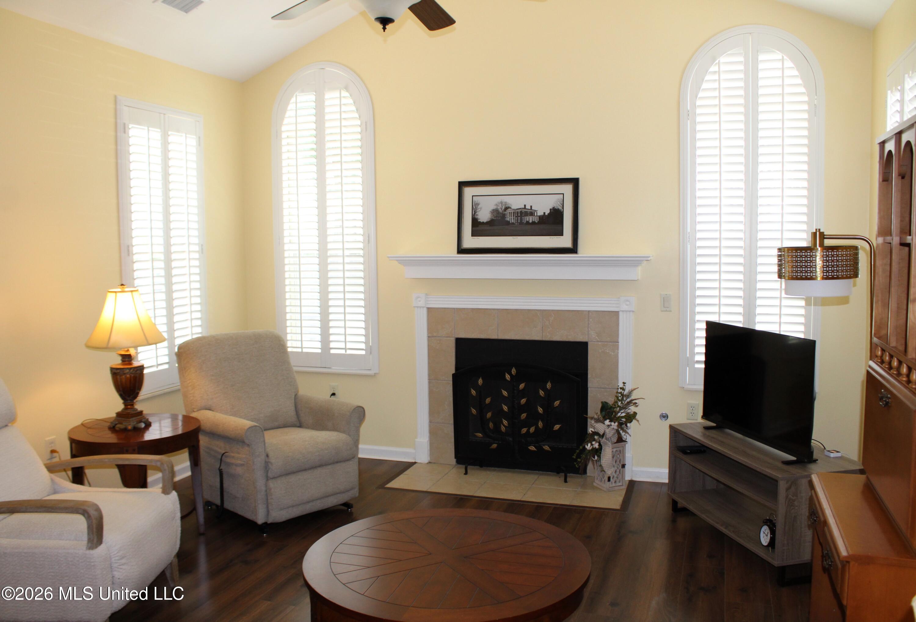 8753 Parkview Oaks Circle Property Photo 5