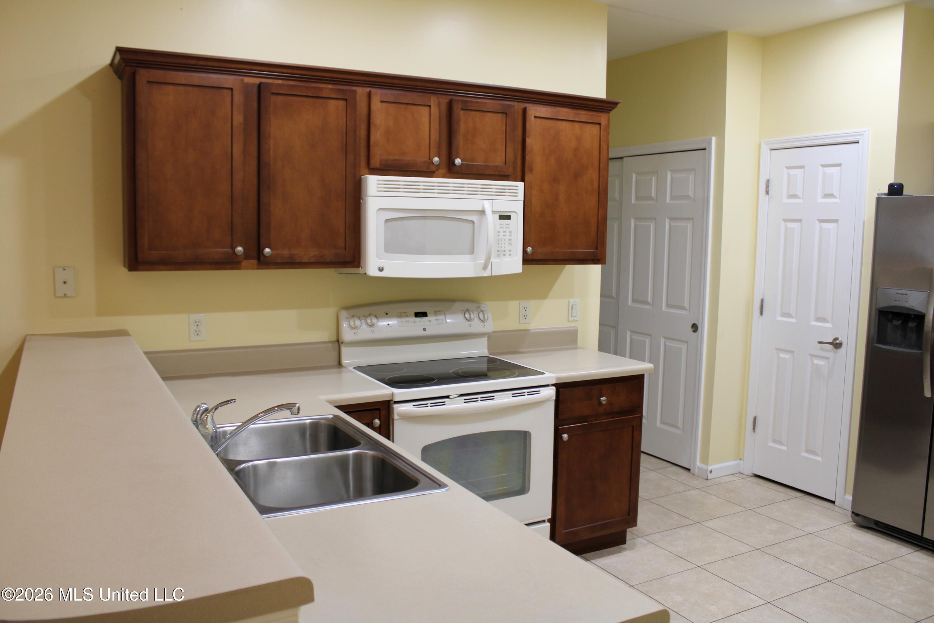8753 Parkview Oaks Circle Property Photo 13