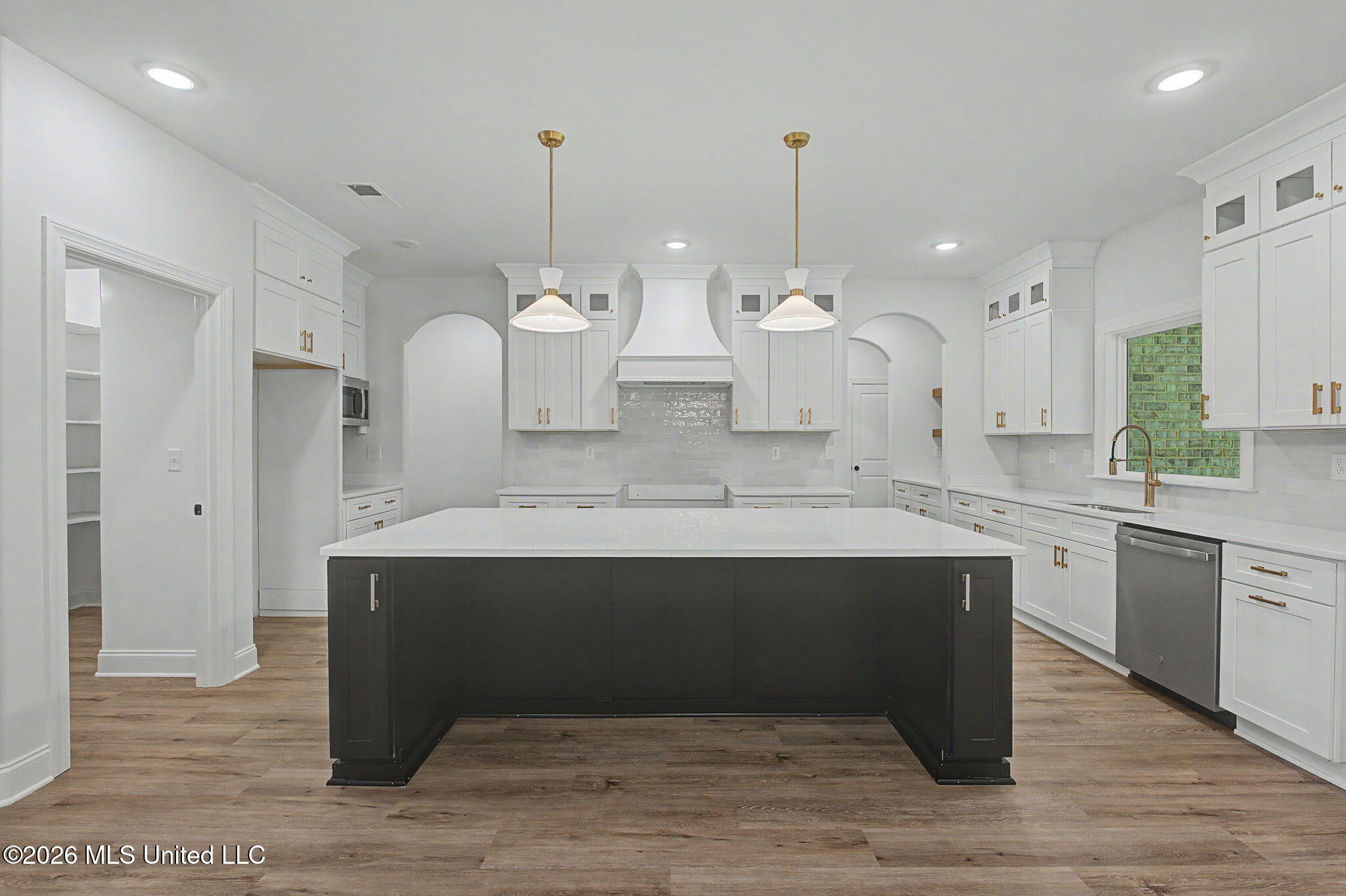1683 Baisley Drive Property Photo 3