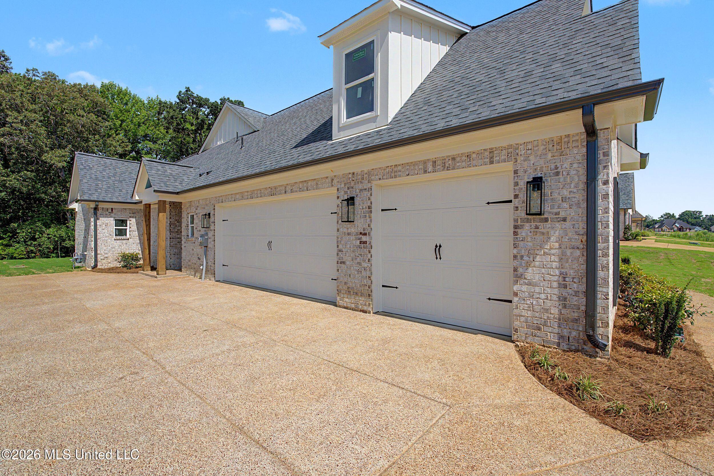 1683 Baisley Drive Property Photo 9