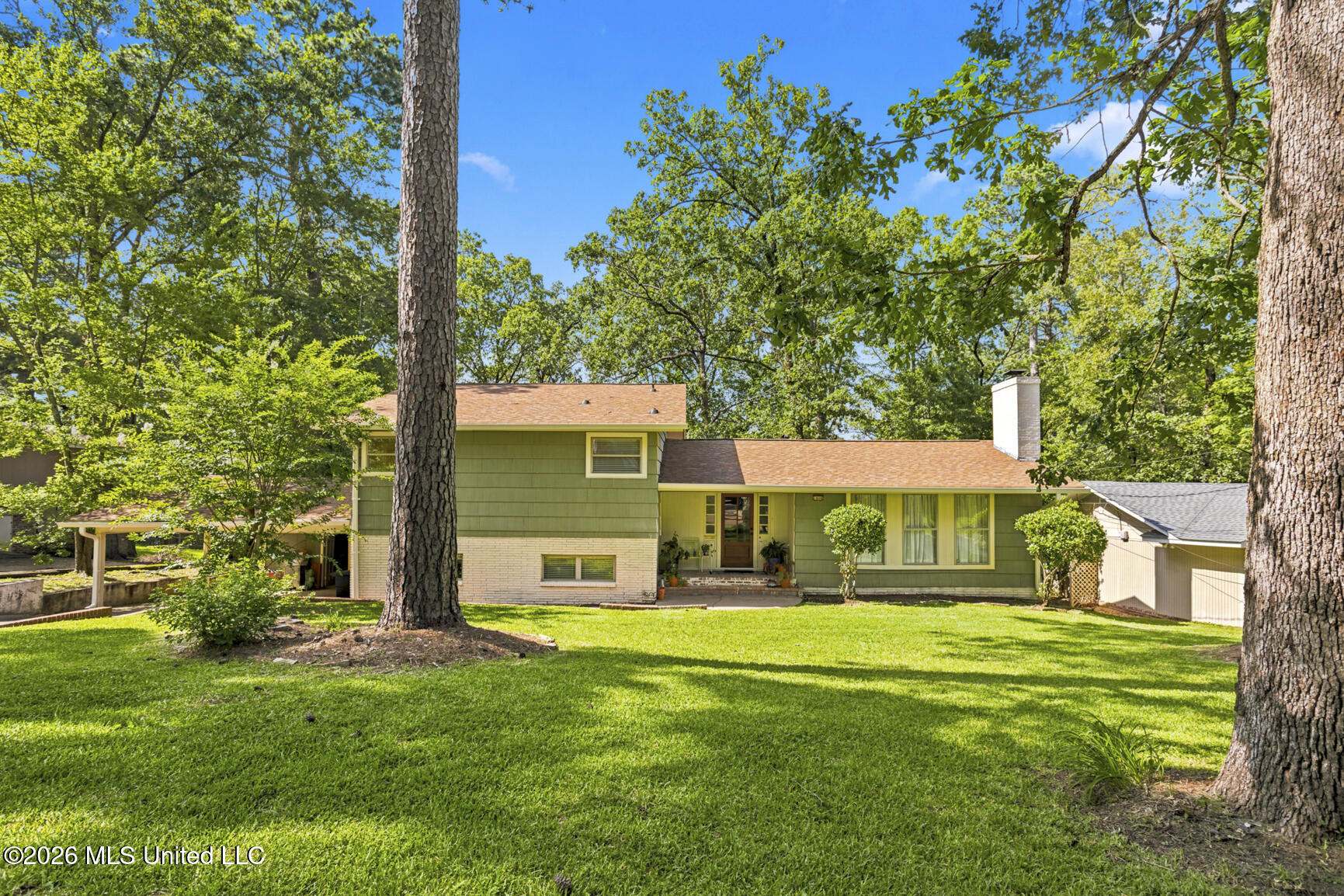 1806 Hillview Drive Property Photo 1