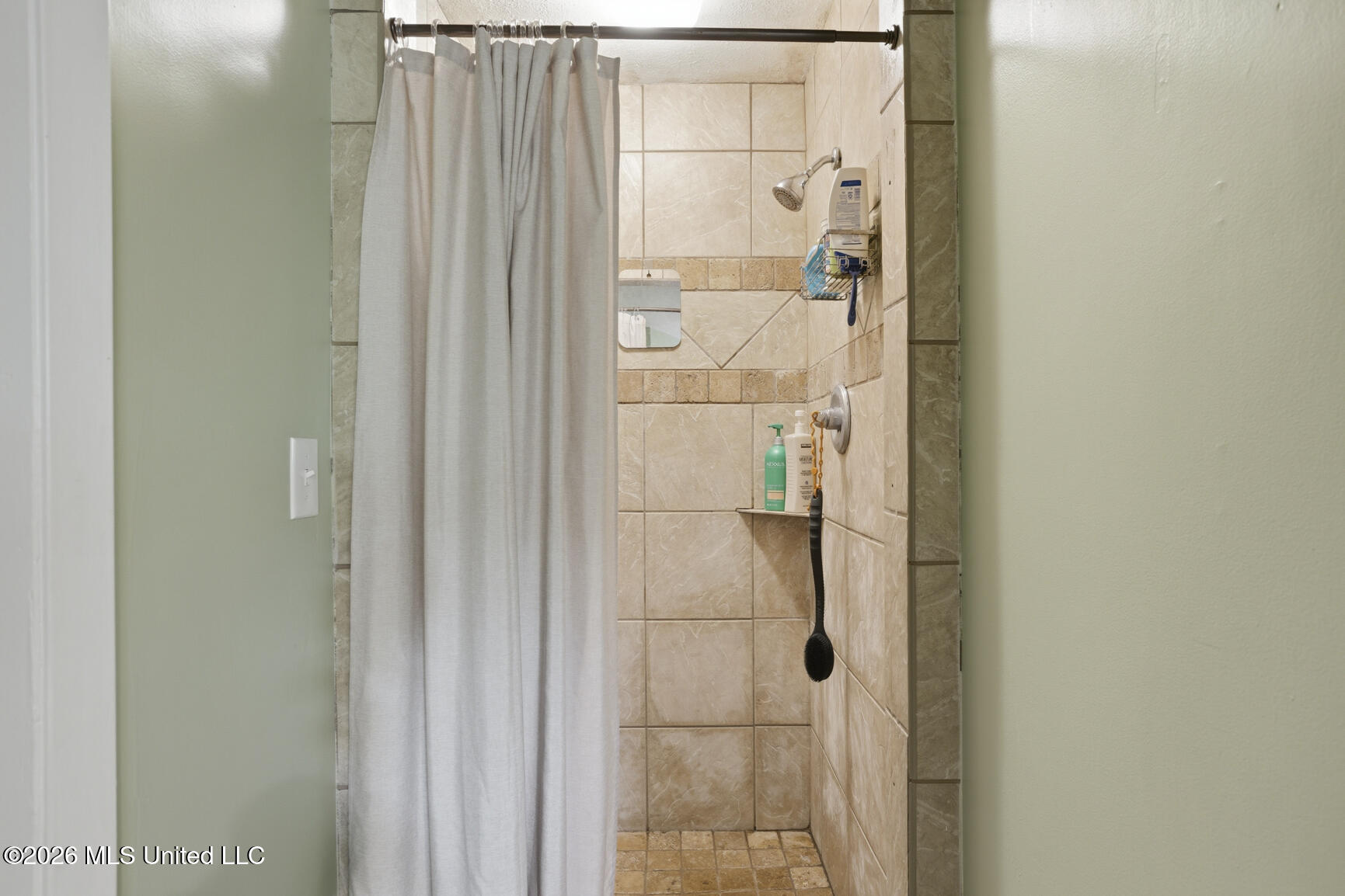 1806 Hillview Drive Property Photo 9