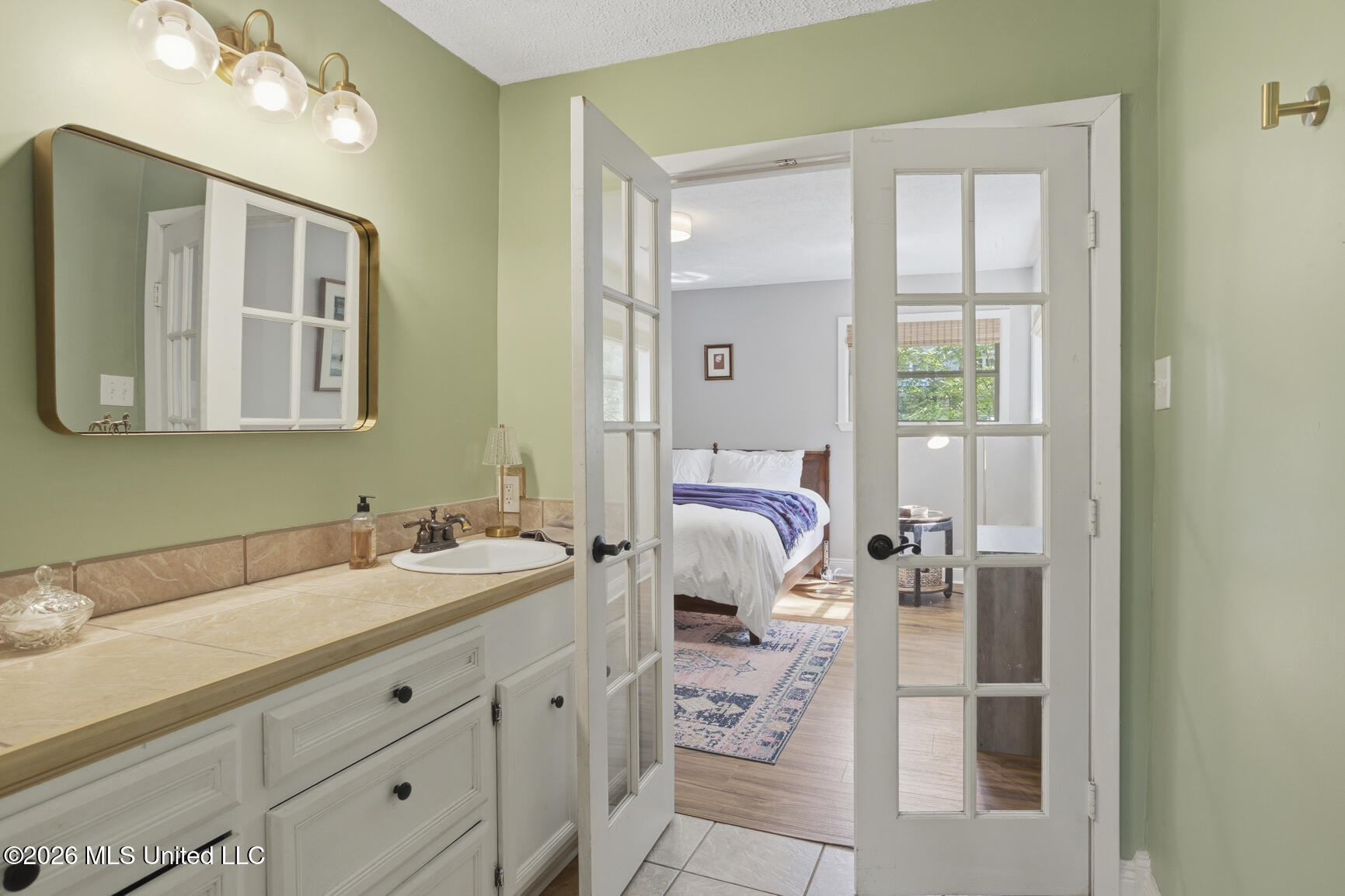 1806 Hillview Drive Property Photo 10