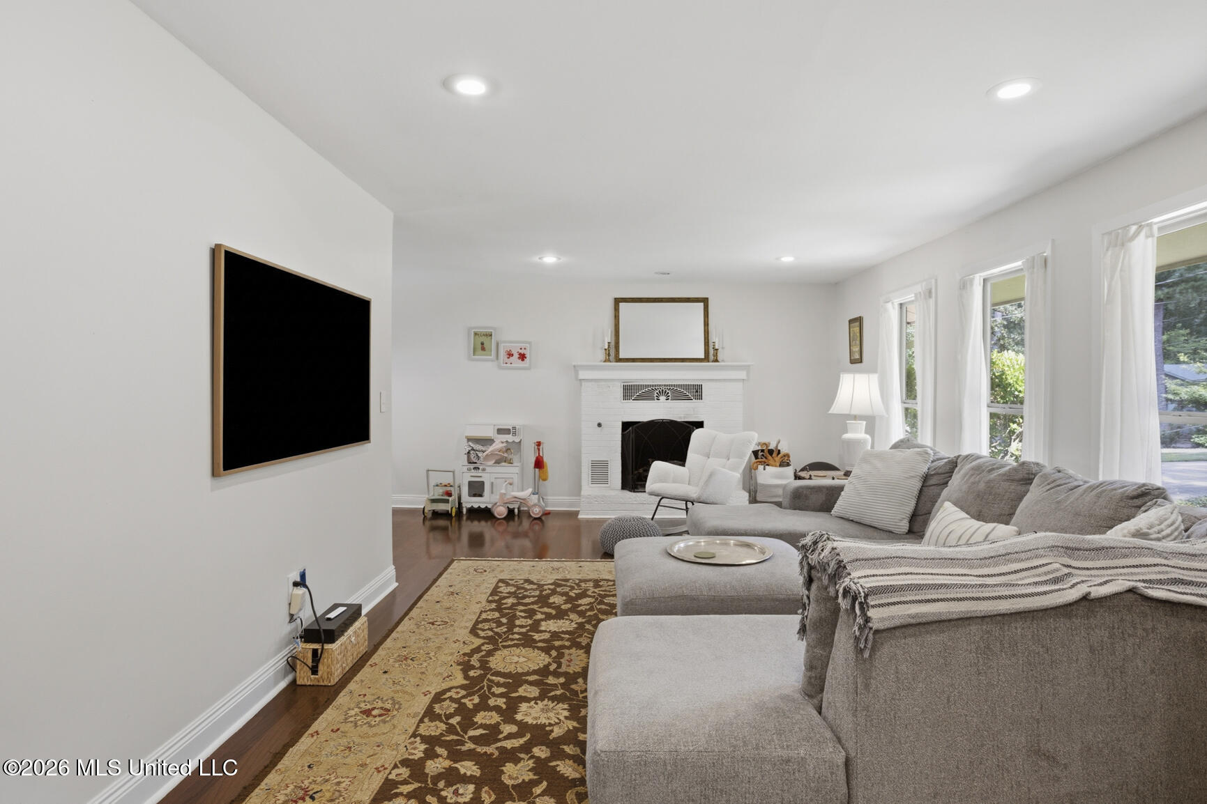 1806 Hillview Drive Property Photo 11