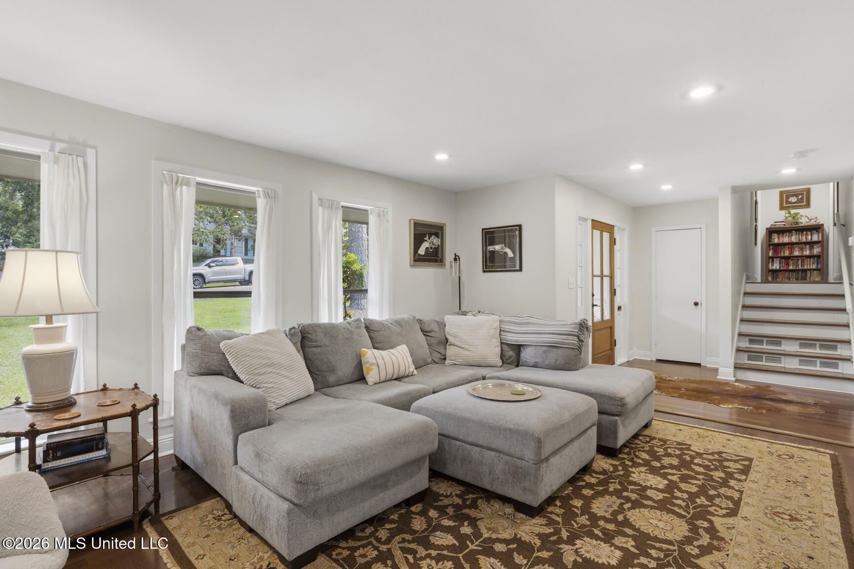 1806 Hillview Drive Property Photo 14