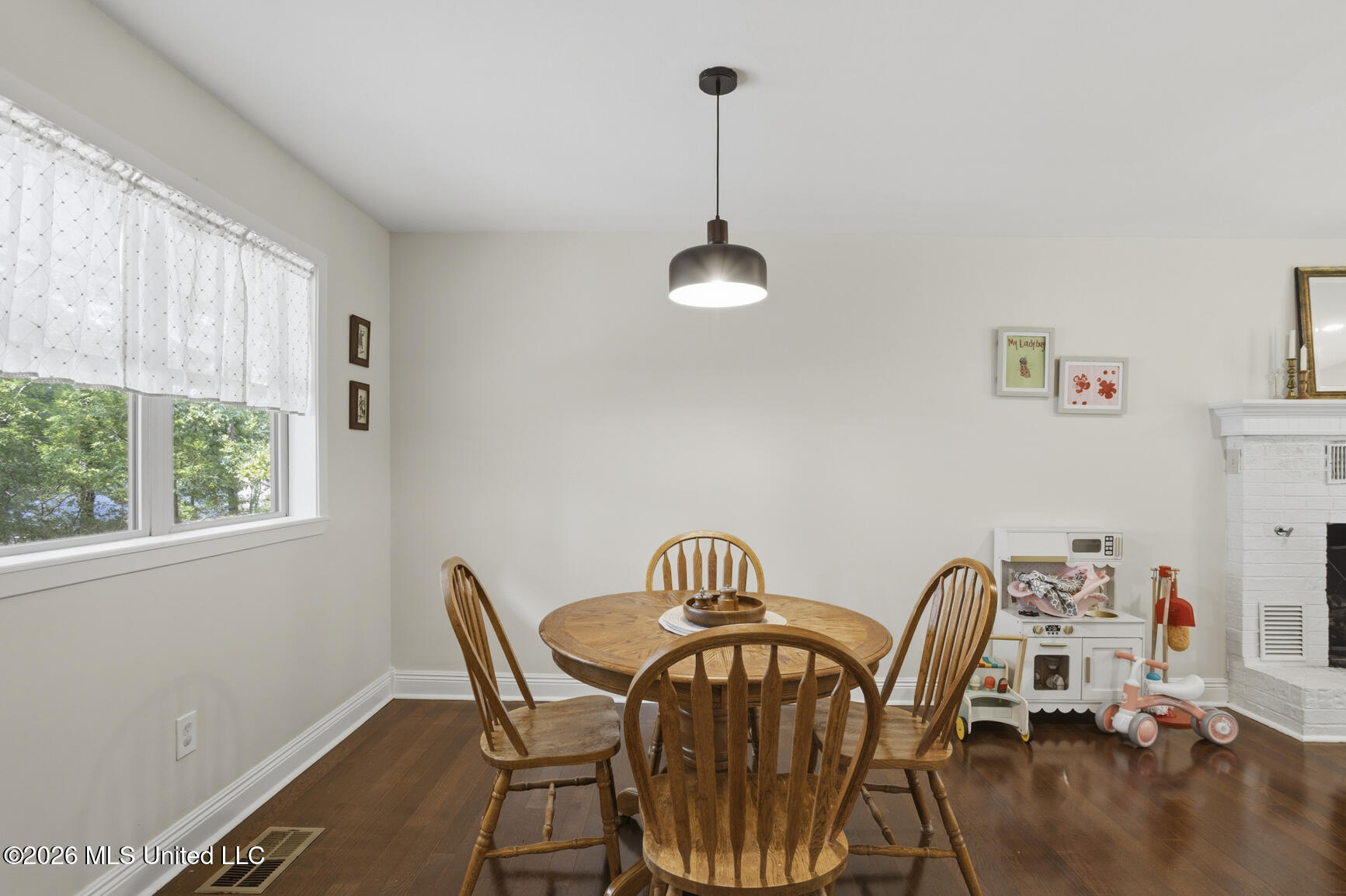 1806 Hillview Drive Property Photo 16