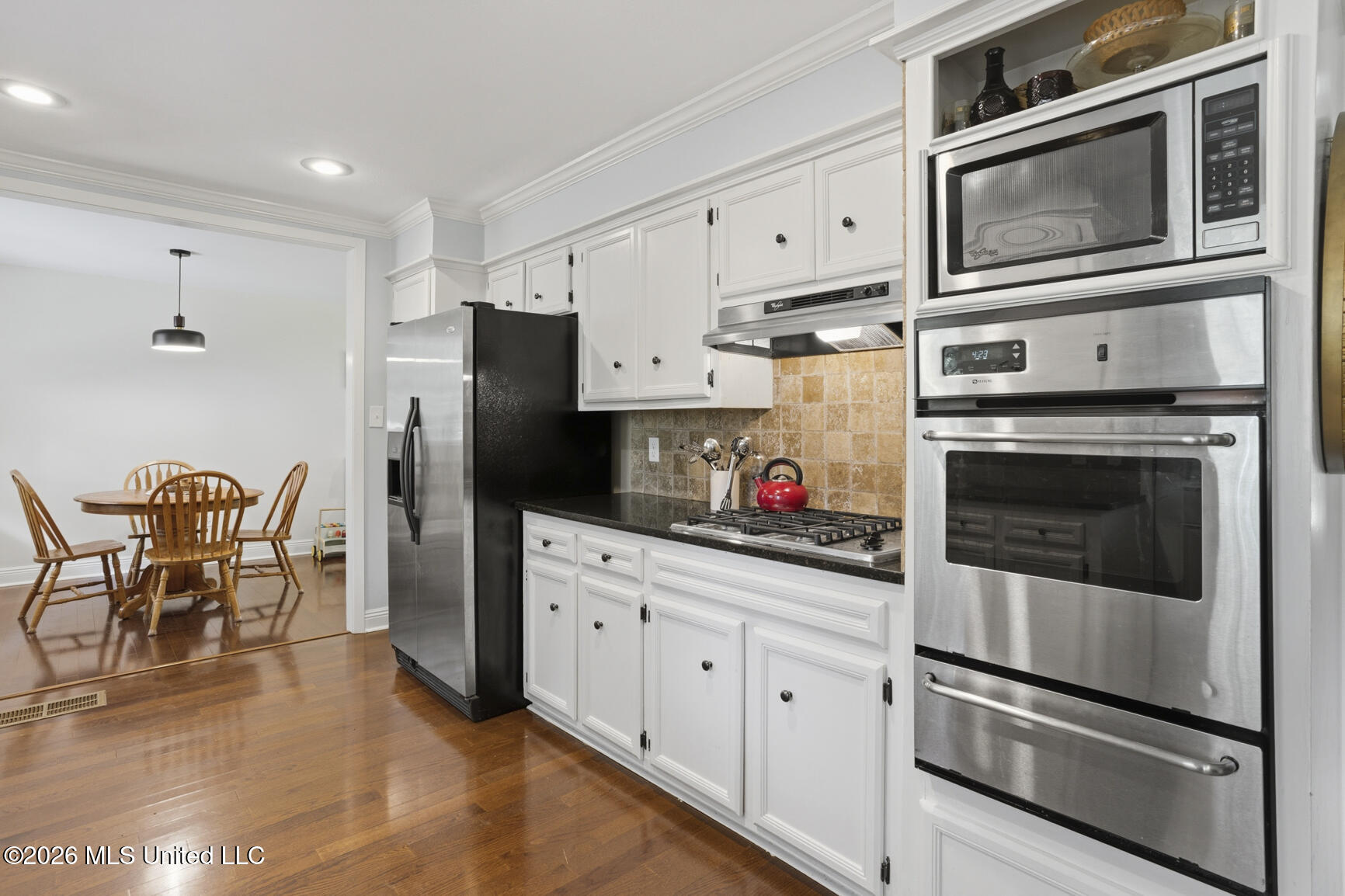 1806 Hillview Drive Property Photo 19