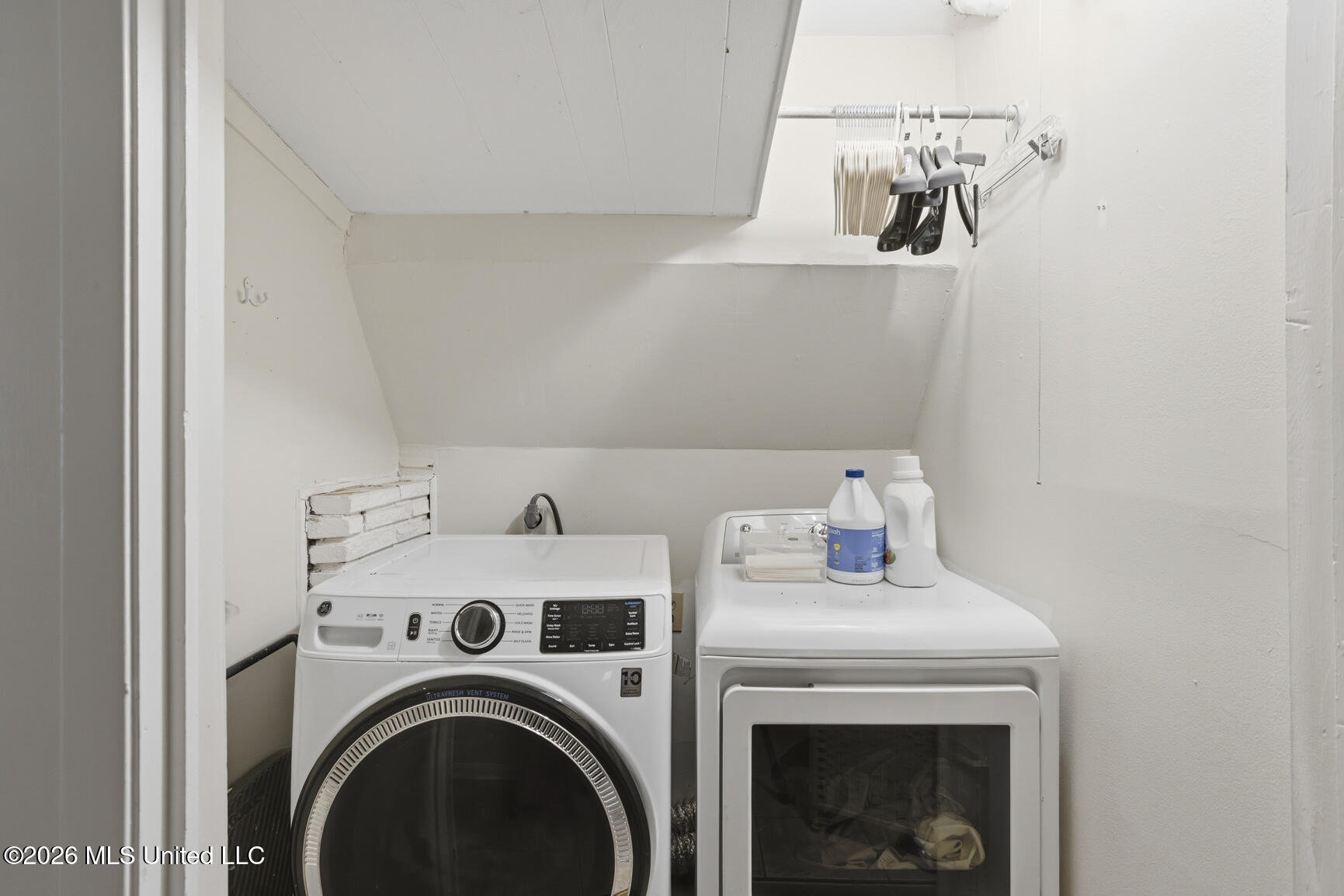 1806 Hillview Drive Property Photo 26
