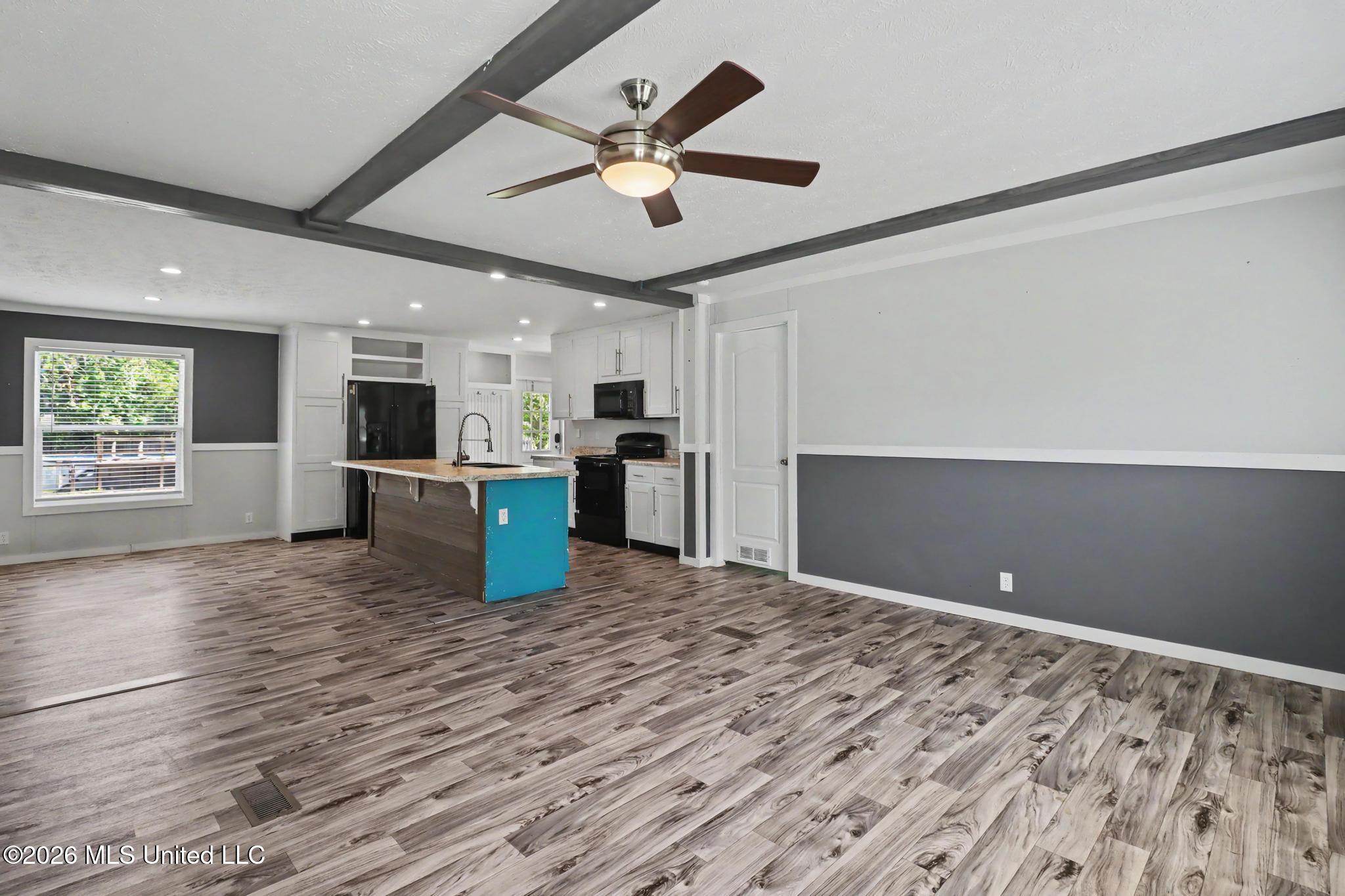 10011 Seaman Road Property Photo 5