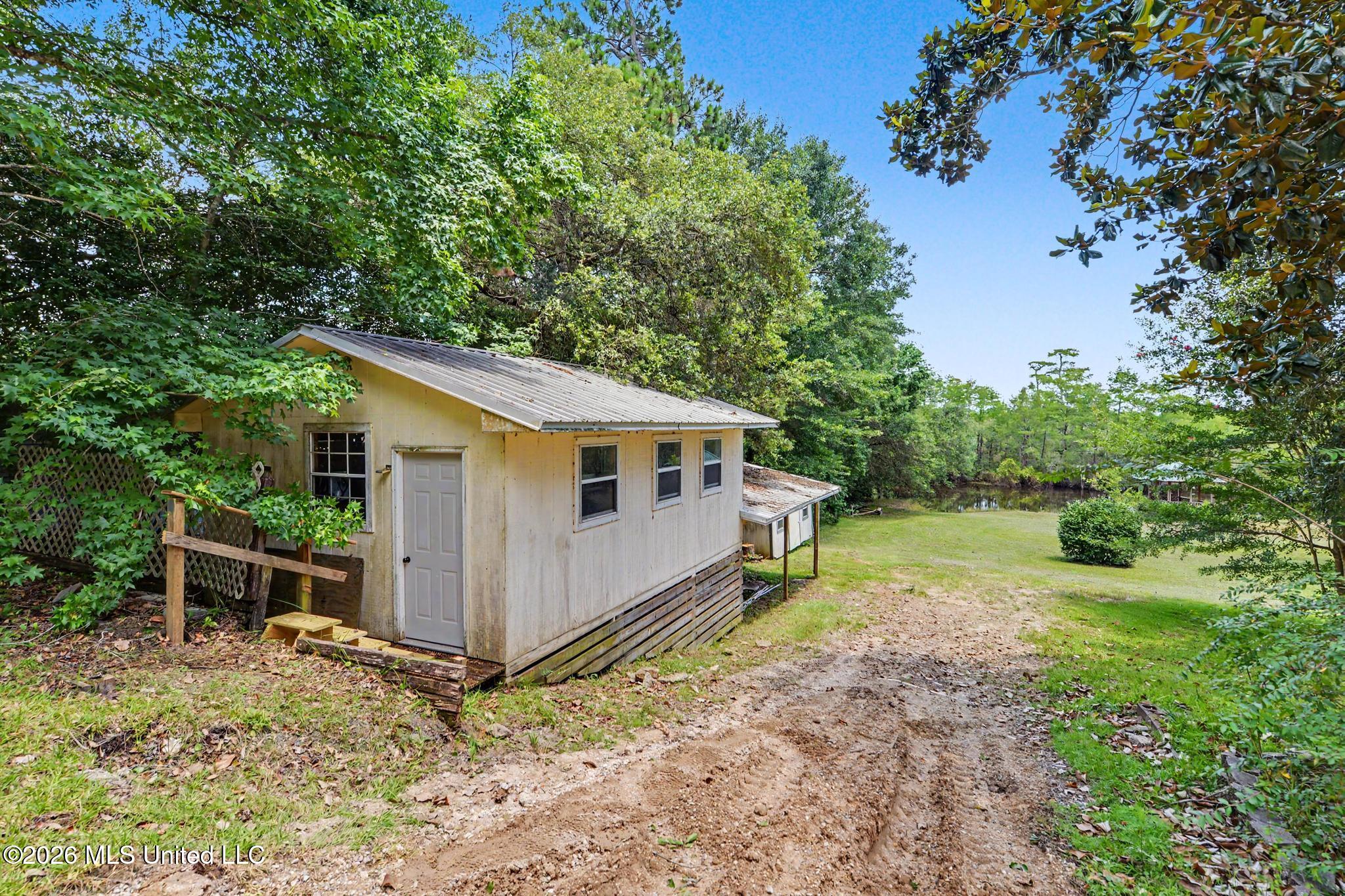 9813 Hidden Lake Road Property Photo 25