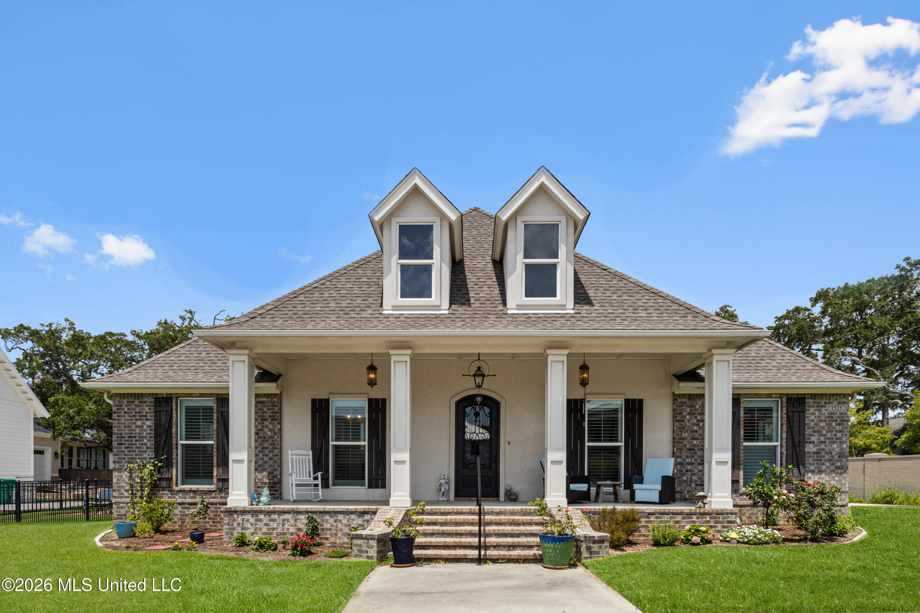 1515 Olive Avenue Property Photo 1