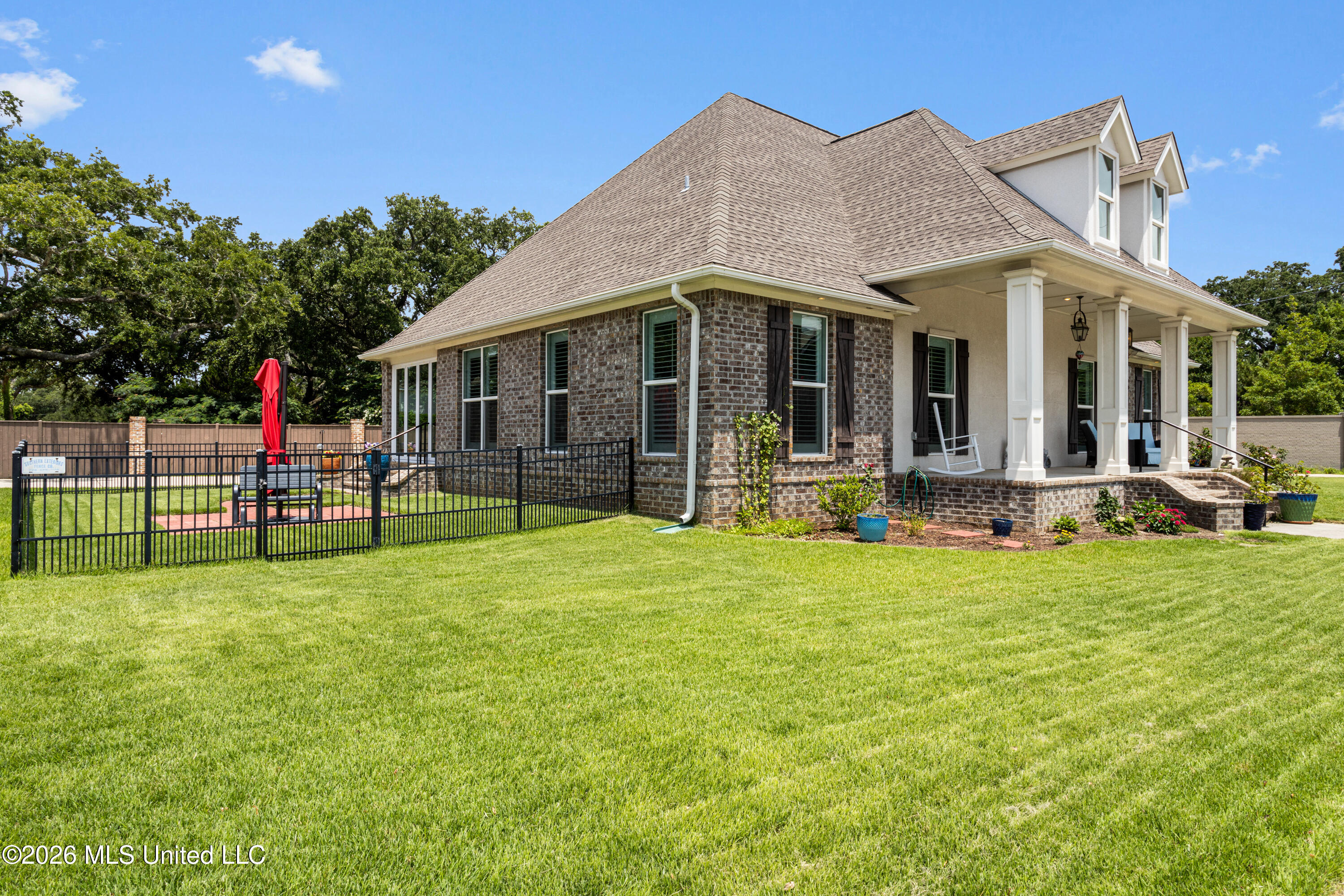 1515 Olive Avenue Property Photo 2