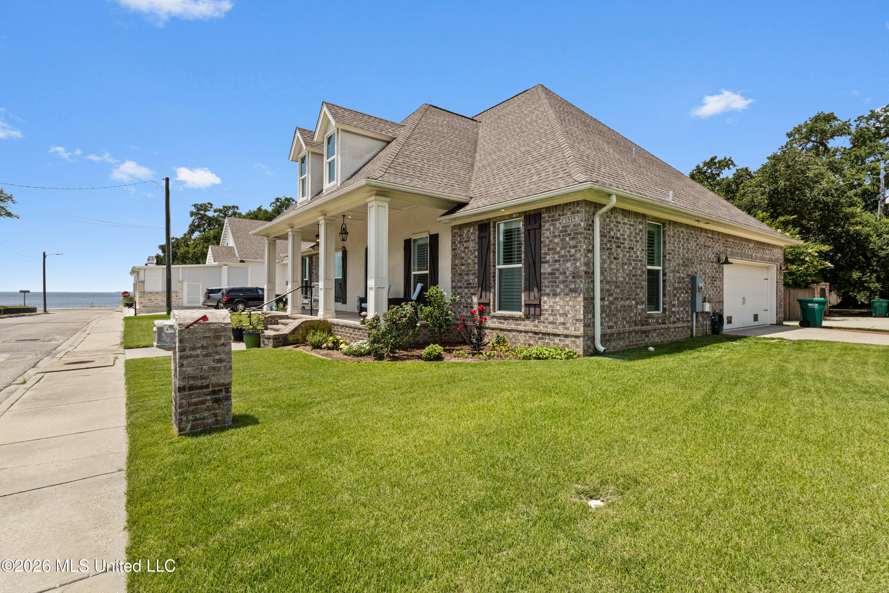 1515 Olive Avenue Property Photo 3