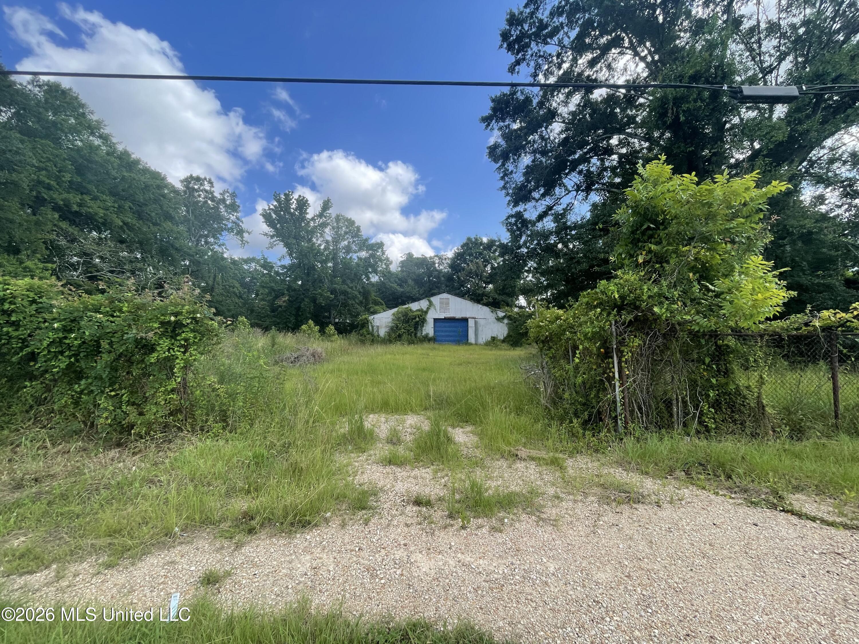 206 E Enterprise Street Property Photo 2