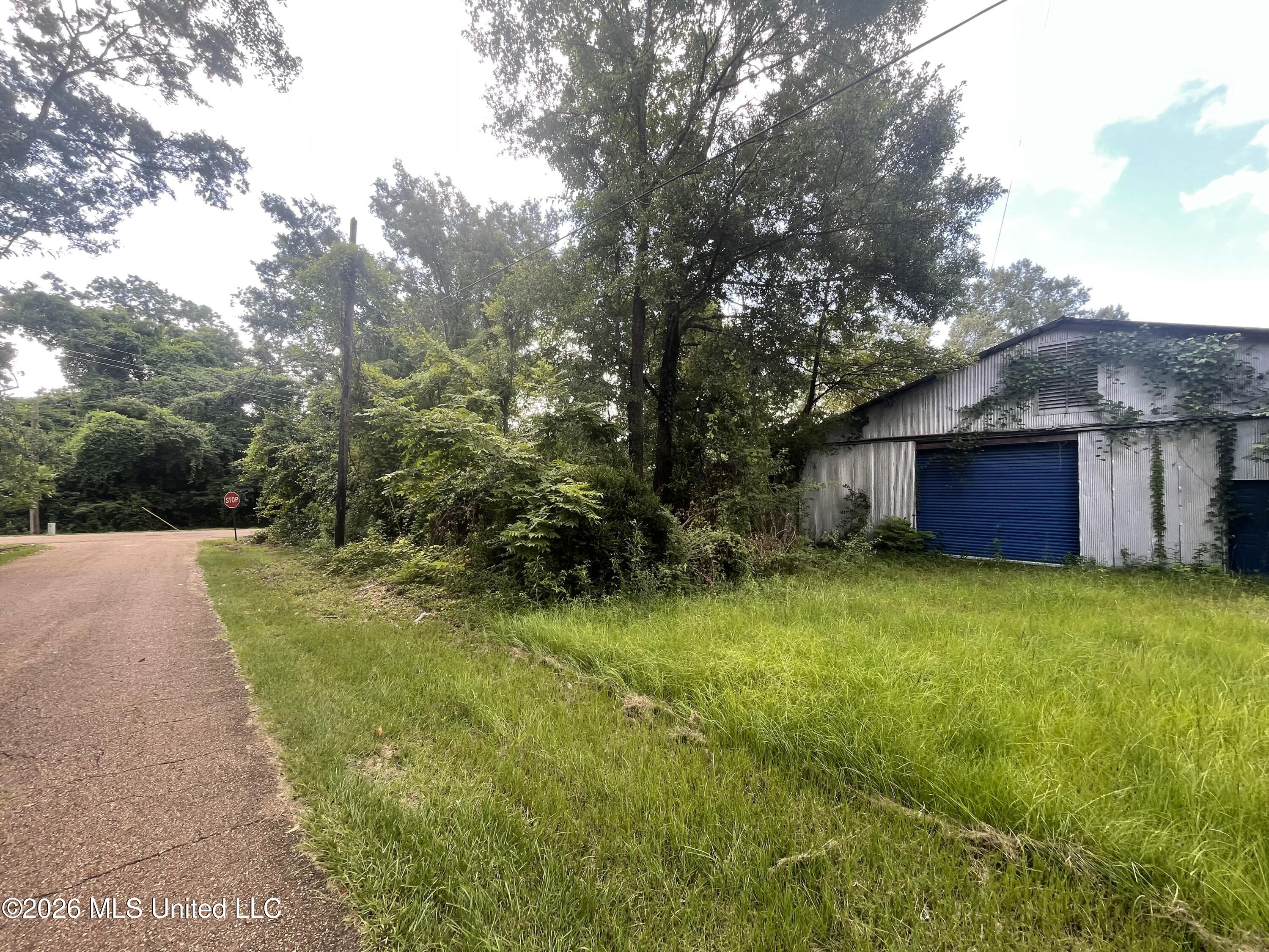 206 E Enterprise Street Property Photo 3