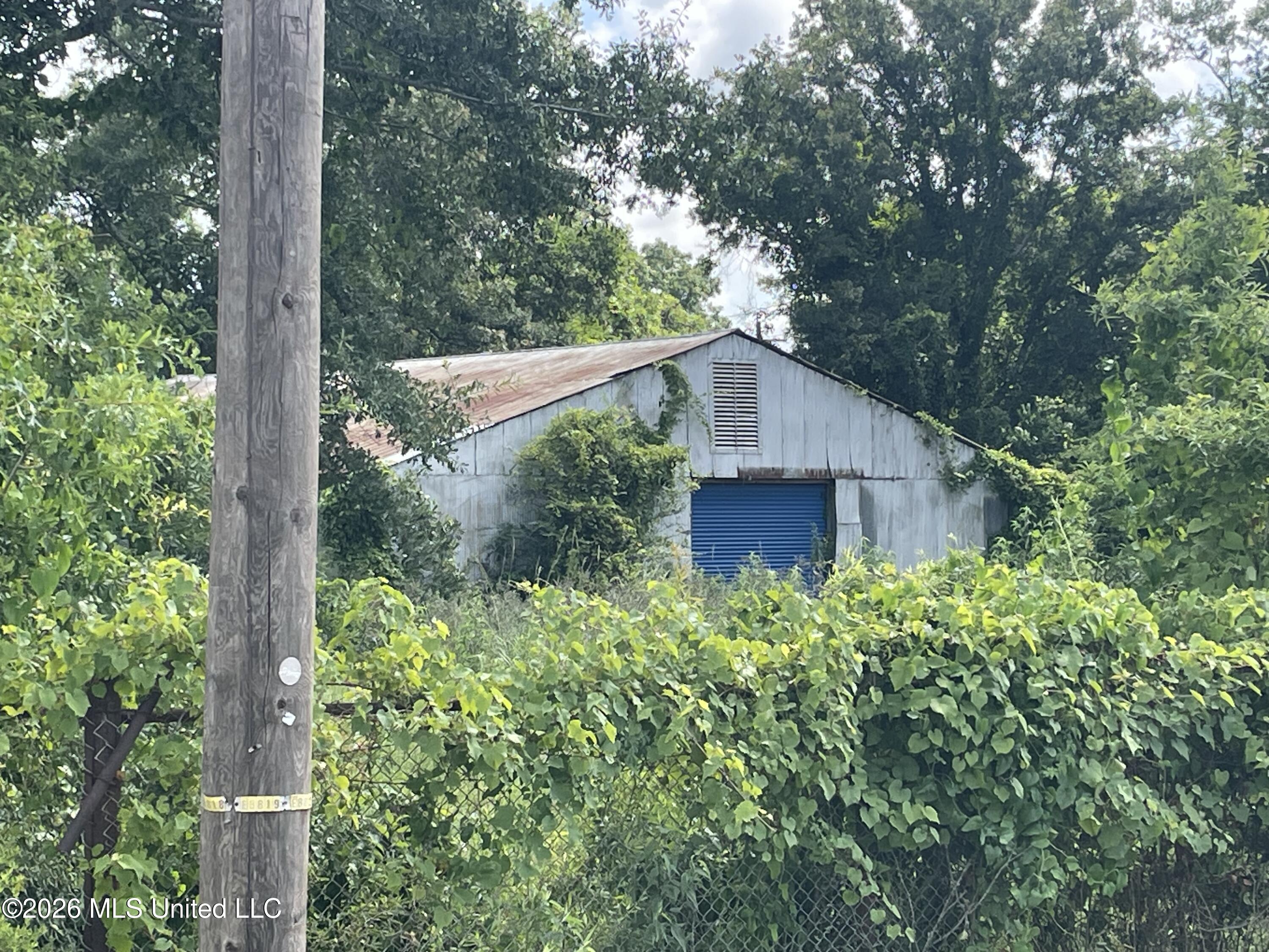 206 E Enterprise Street Property Photo 5