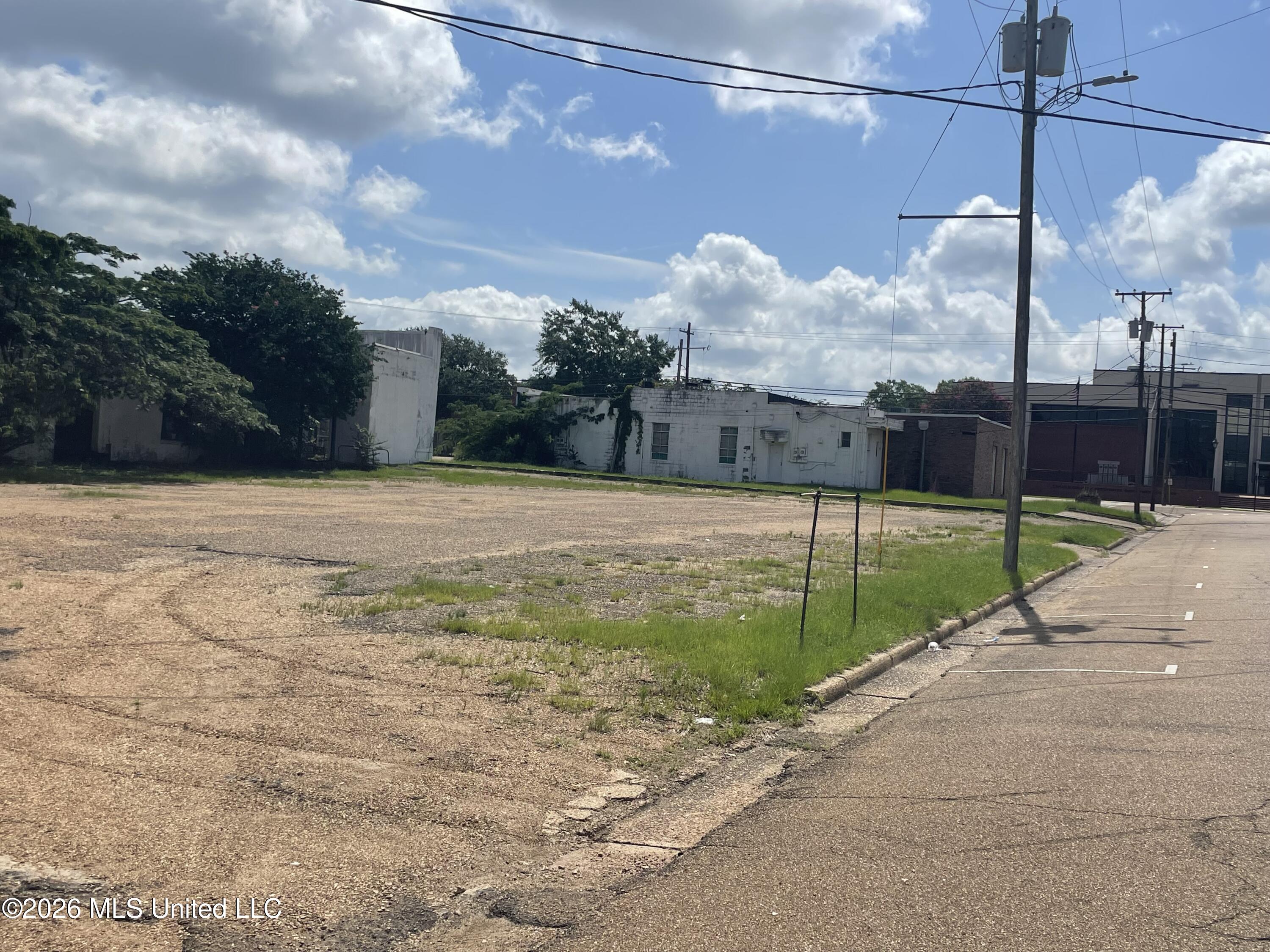 E Chickasaw Street Property Photo 1